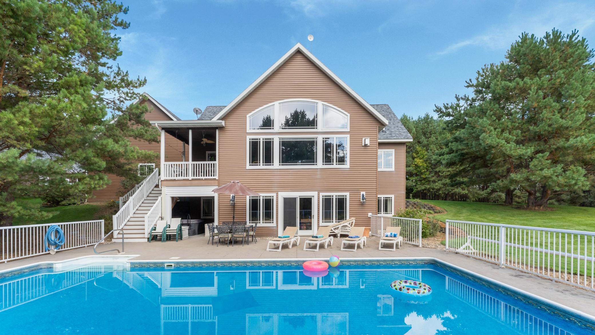 2004 single family home for sale at 3191 Crestwood Drive NE in Alexandria, MN — 4 bed, 4 bath