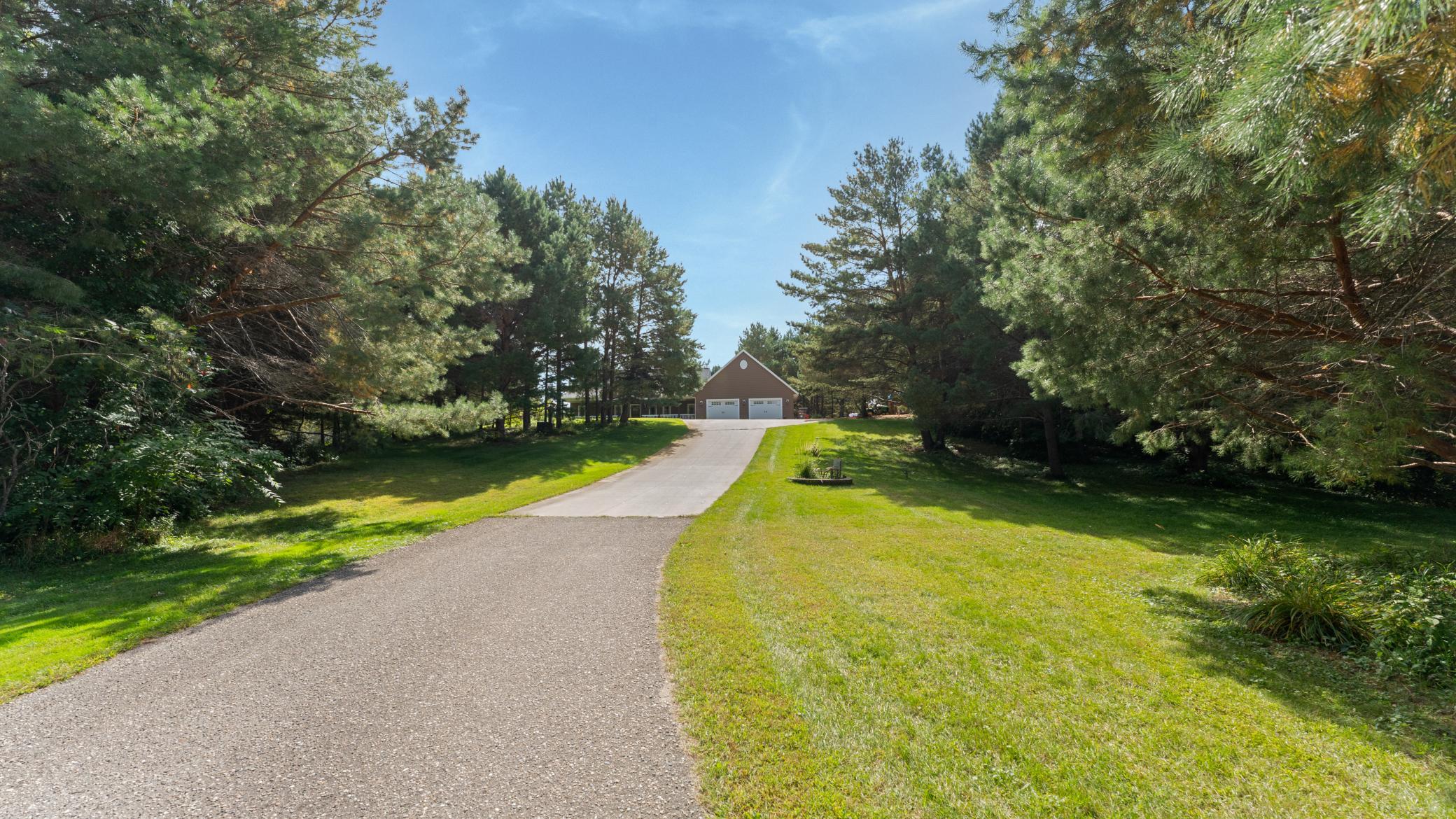 2004 single family home for sale at 3191 Crestwood Drive NE in Alexandria, MN — 4 bed, 4 bath (photo 11 of 92)