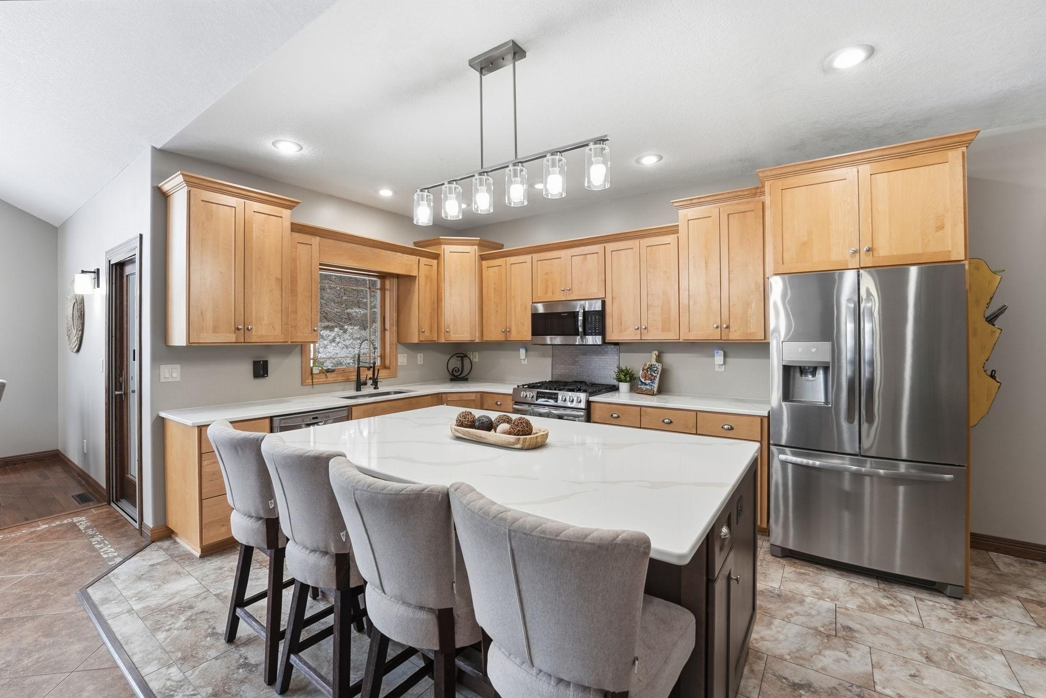2004 single family home for sale at 3191 Crestwood Drive NE in Alexandria, MN — 4 bed, 4 bath (photo 18 of 92)