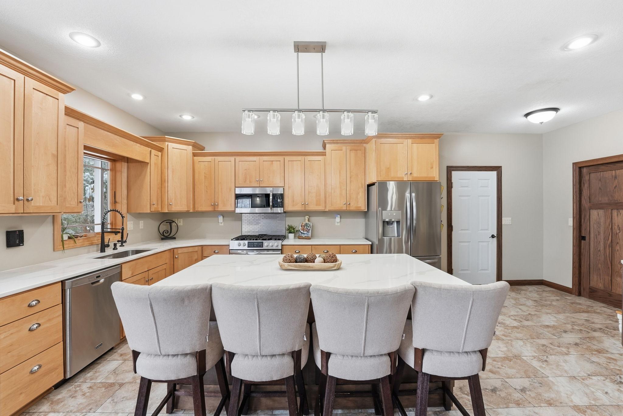 2004 single family home for sale at 3191 Crestwood Drive NE in Alexandria, MN — 4 bed, 4 bath (photo 19 of 92)