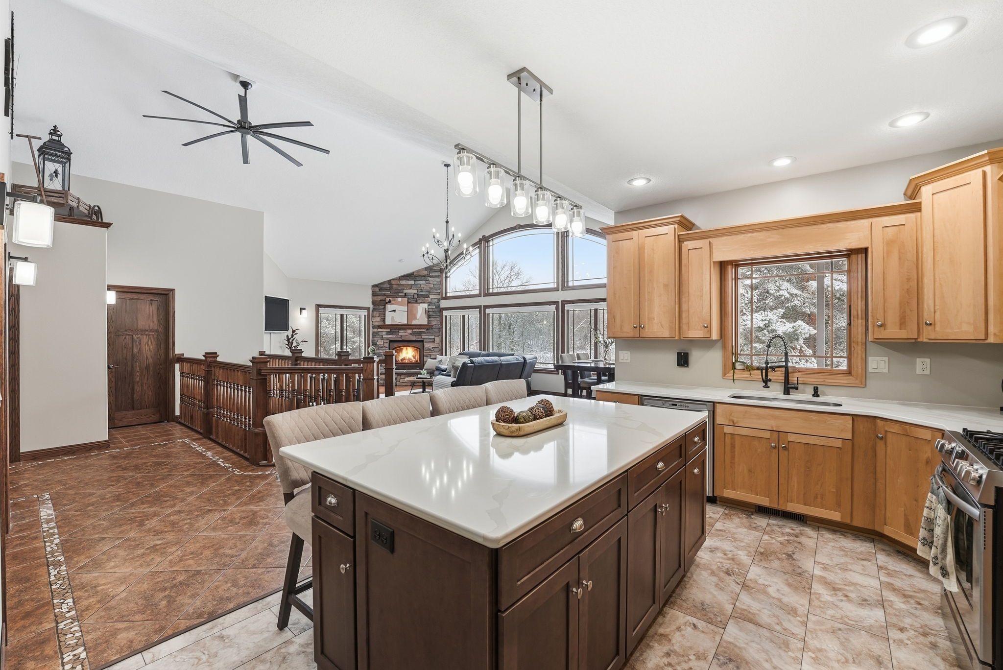 2004 single family home for sale at 3191 Crestwood Drive NE in Alexandria, MN — 4 bed, 4 bath (photo 20 of 92)
