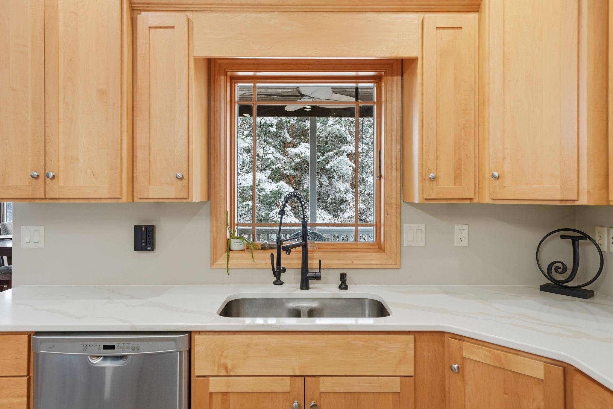 2004 single family home for sale at 3191 Crestwood Drive NE in Alexandria, MN — 4 bed, 4 bath (photo 24 of 92)