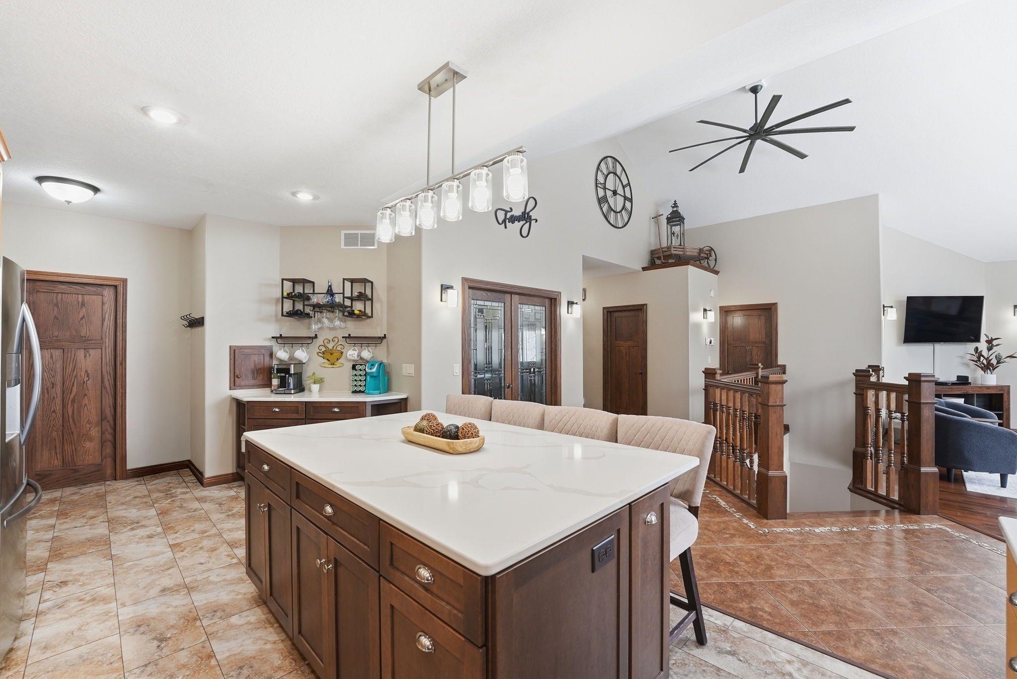 2004 single family home for sale at 3191 Crestwood Drive NE in Alexandria, MN — 4 bed, 4 bath (photo 25 of 92)