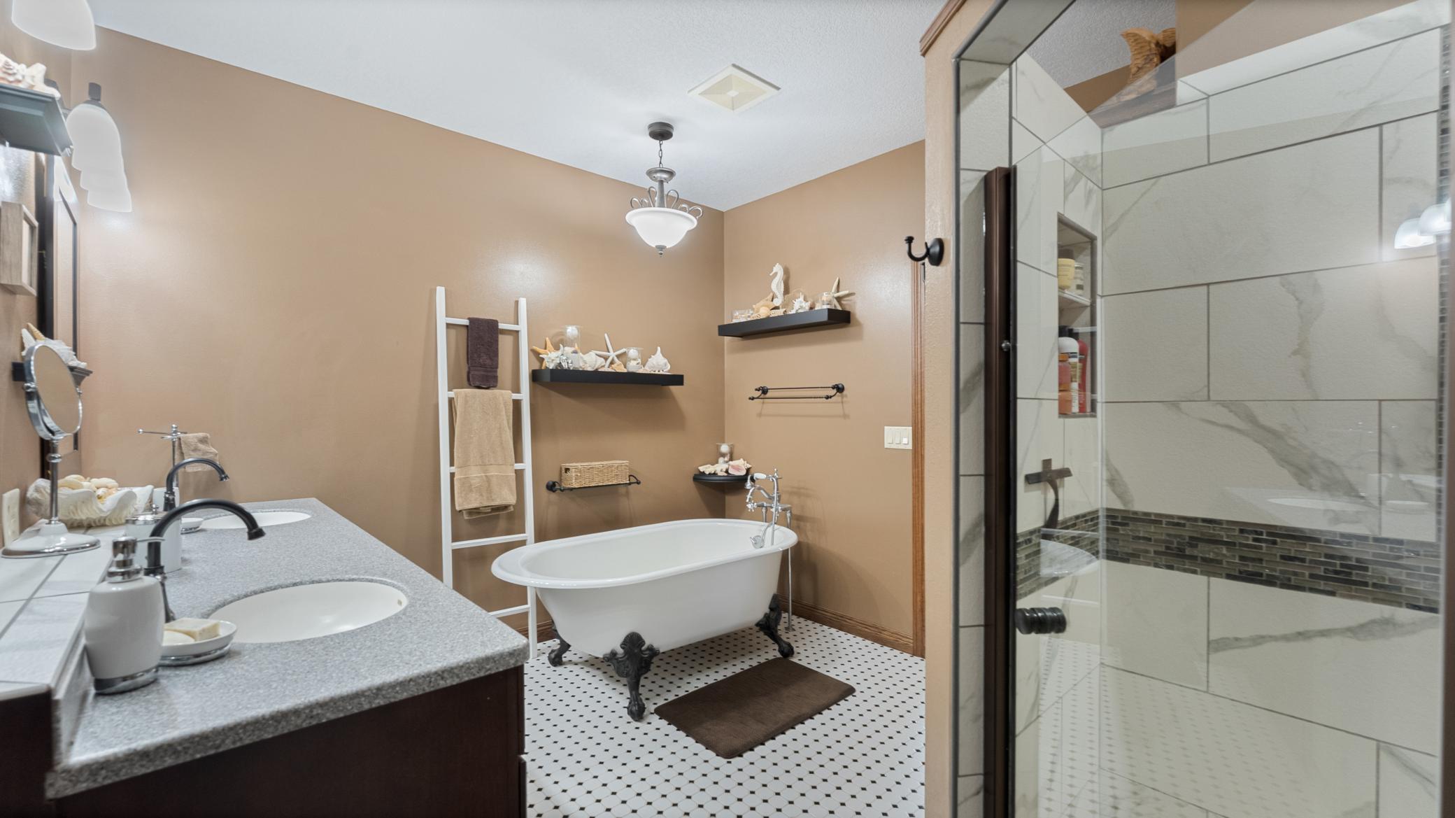 2004 single family home for sale at 3191 Crestwood Drive NE in Alexandria, MN — 4 bed, 4 bath (photo 36 of 92)