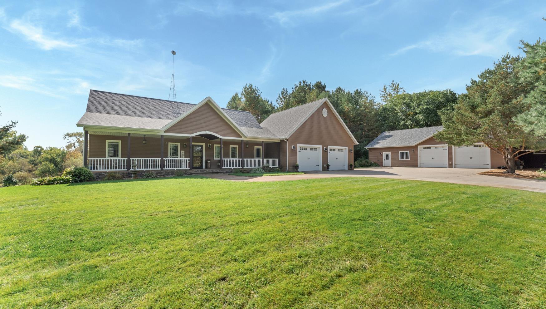 2004 single family home for sale at 3191 Crestwood Drive NE in Alexandria, MN — 4 bed, 4 bath (photo 5 of 92)