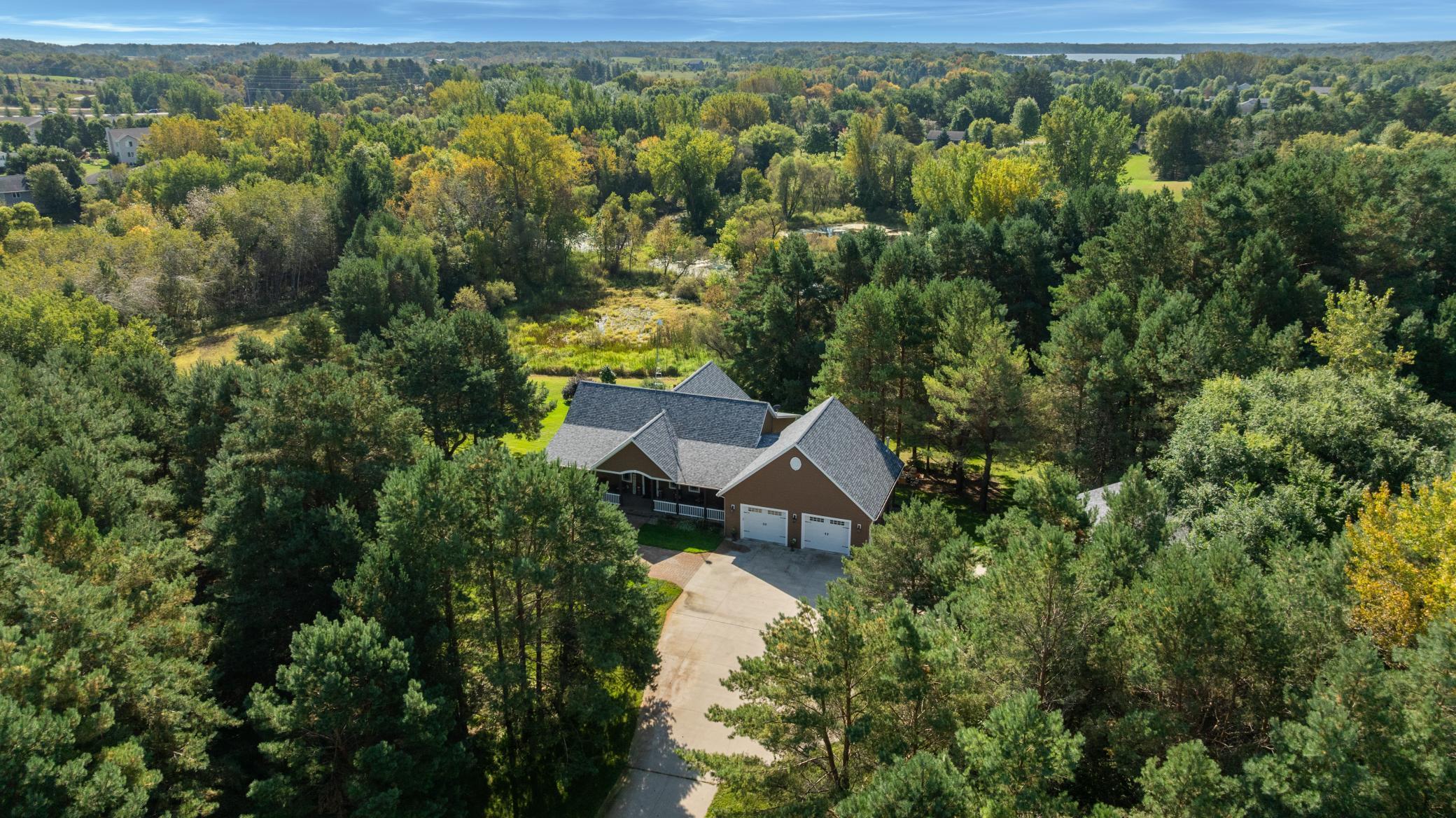 2004 single family home for sale at 3191 Crestwood Drive NE in Alexandria, MN — 4 bed, 4 bath (photo 6 of 92)