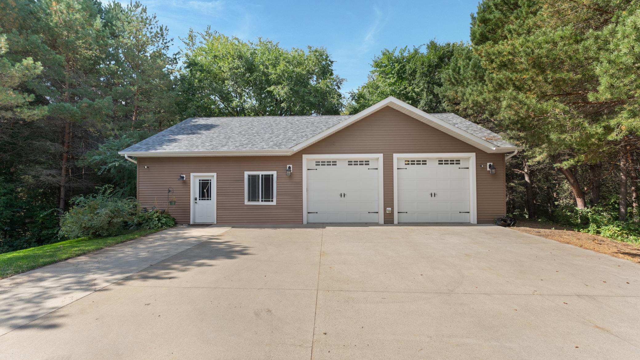 2004 single family home for sale at 3191 Crestwood Drive NE in Alexandria, MN — 4 bed, 4 bath (photo 60 of 92)