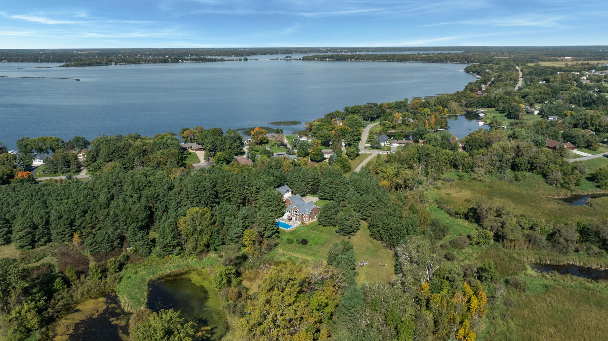 2004 single family home for sale at 3191 Crestwood Drive NE in Alexandria, MN — 4 bed, 4 bath (photo 7 of 92)