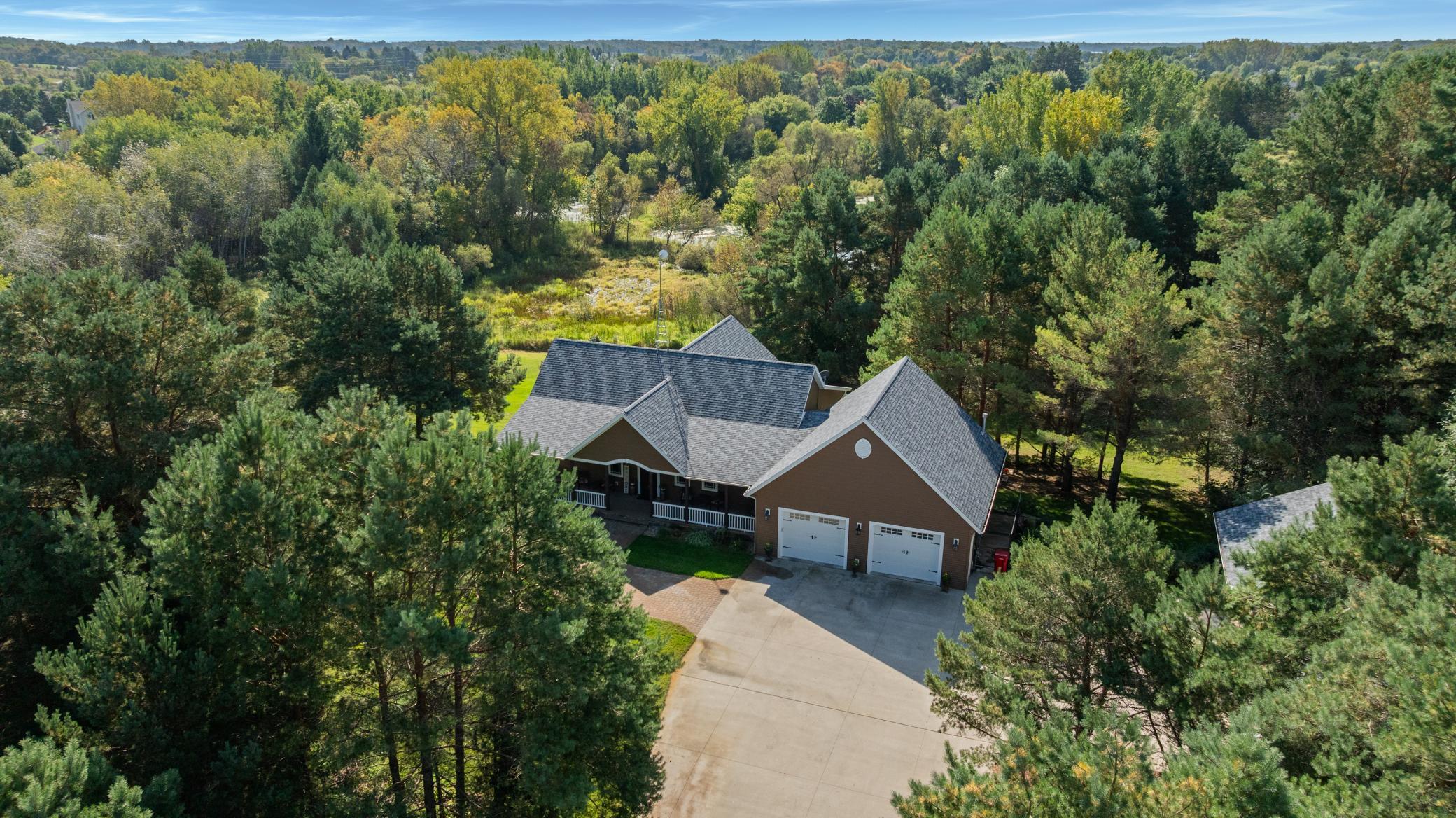 2004 single family home for sale at 3191 Crestwood Drive NE in Alexandria, MN — 4 bed, 4 bath (photo 9 of 92)