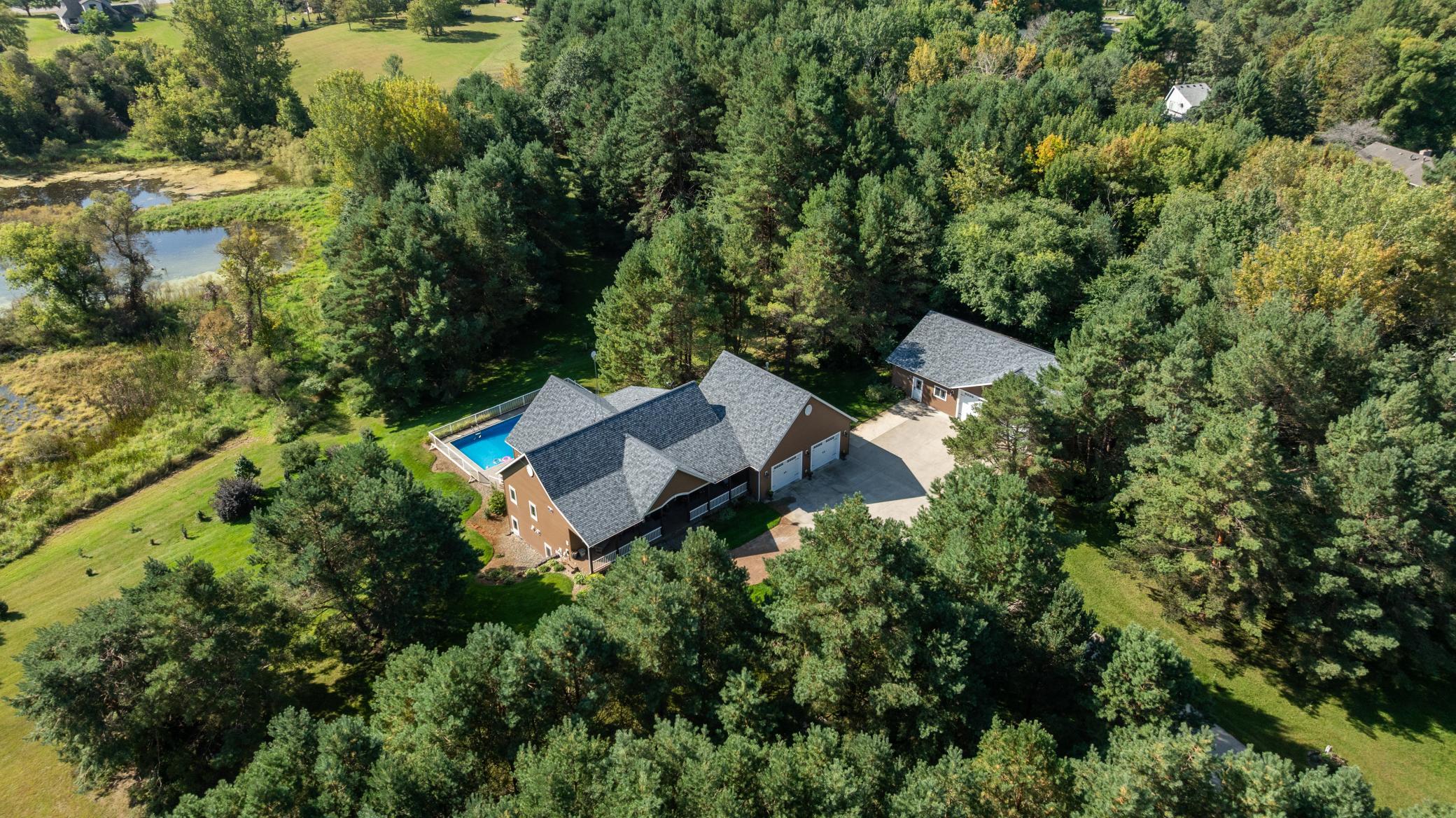 2004 single family home for sale at 3191 Crestwood Drive NE in Alexandria, MN — 4 bed, 4 bath (photo 10 of 92)