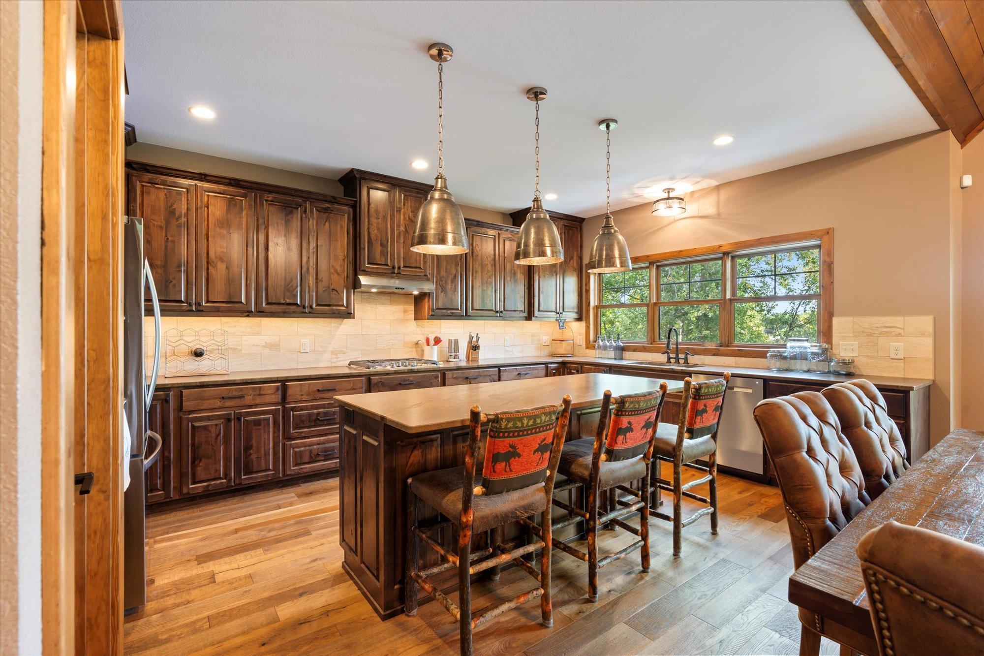 2018 single family home for sale at 38017 Donaldson Point in Pine River, MN — 5 bed, 5 bath (photo 15 of 55)