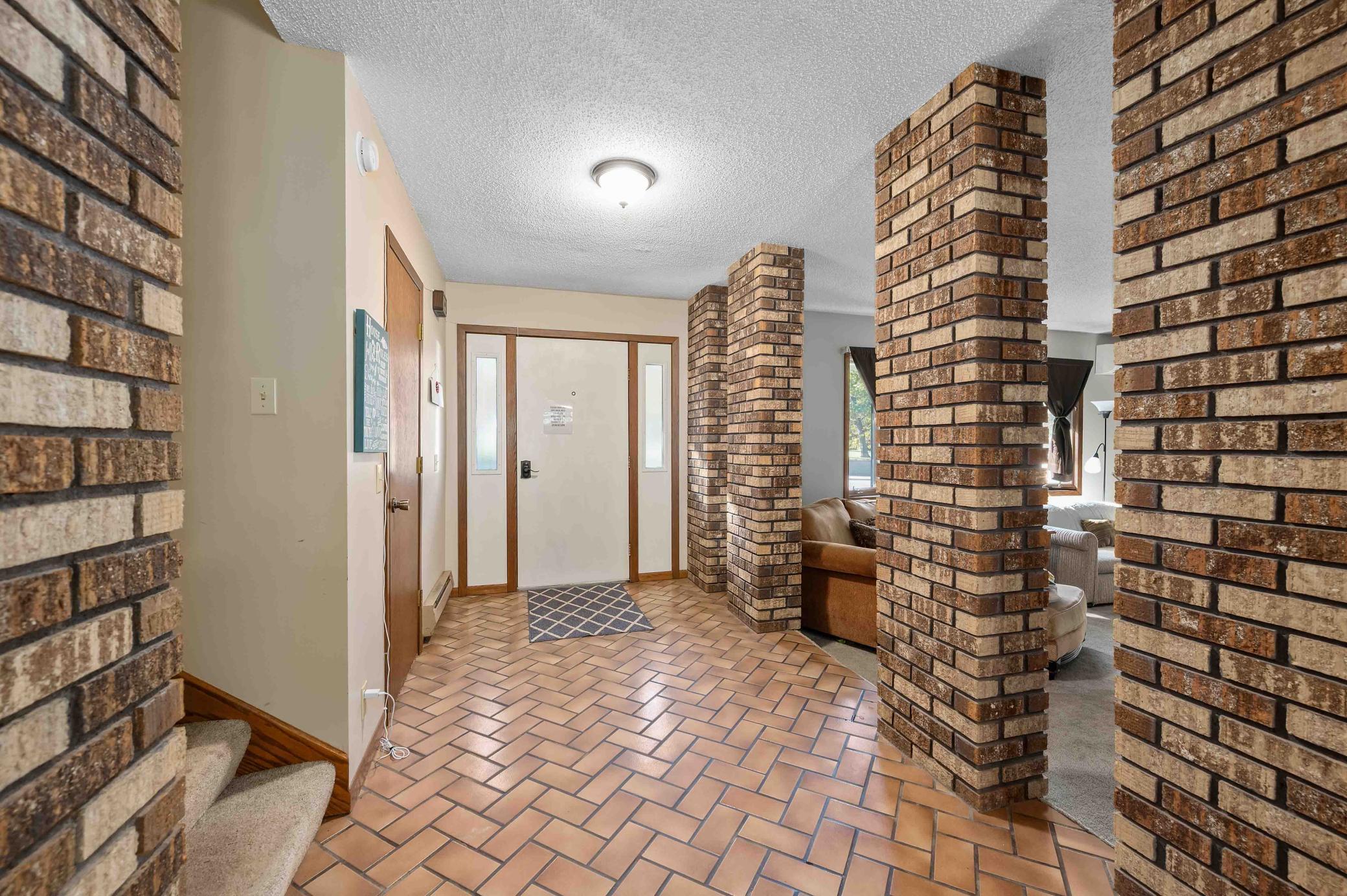 1977 single family home for sale at 1005 Horseshoe Lake Road in Grand Rapids, MN — 6 bed, 4 bath (photo 11 of 60)