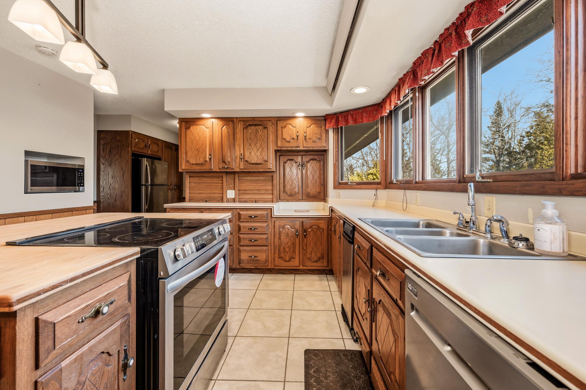 1977 single family home for sale at 1005 Horseshoe Lake Road in Grand Rapids, MN — 6 bed, 4 bath (photo 21 of 60)