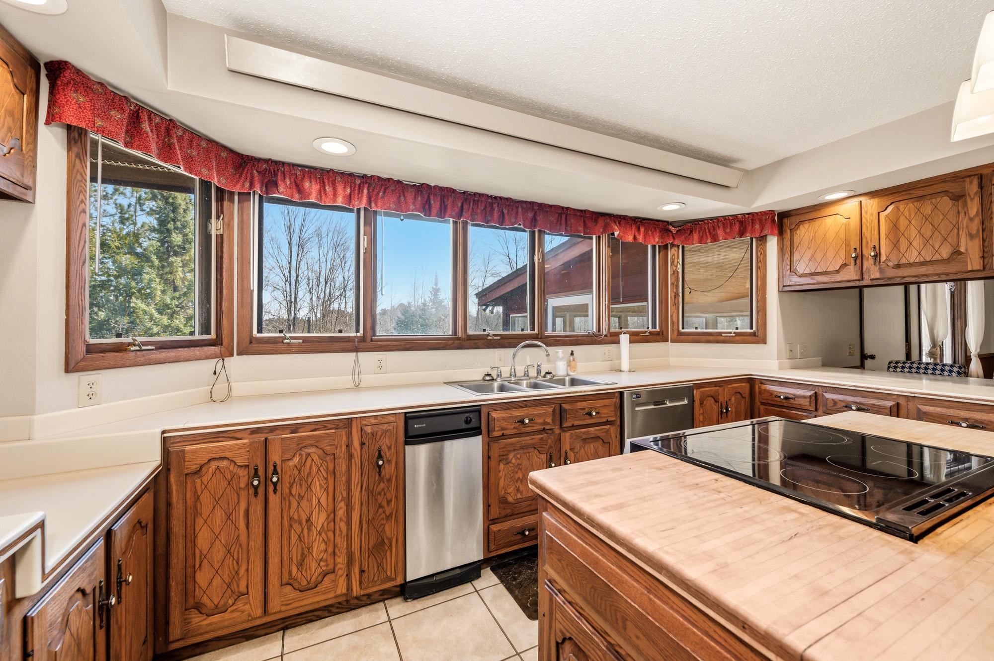 1977 single family home for sale at 1005 Horseshoe Lake Road in Grand Rapids, MN — 6 bed, 4 bath (photo 23 of 60)