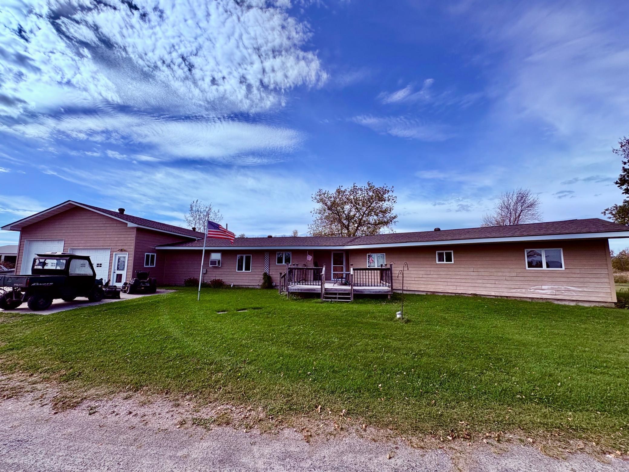 1974 single family home for sale at 1401 State Highway 11 SW in Baudette, MN — 4 bed, 3 bath (photo 3 of 50)