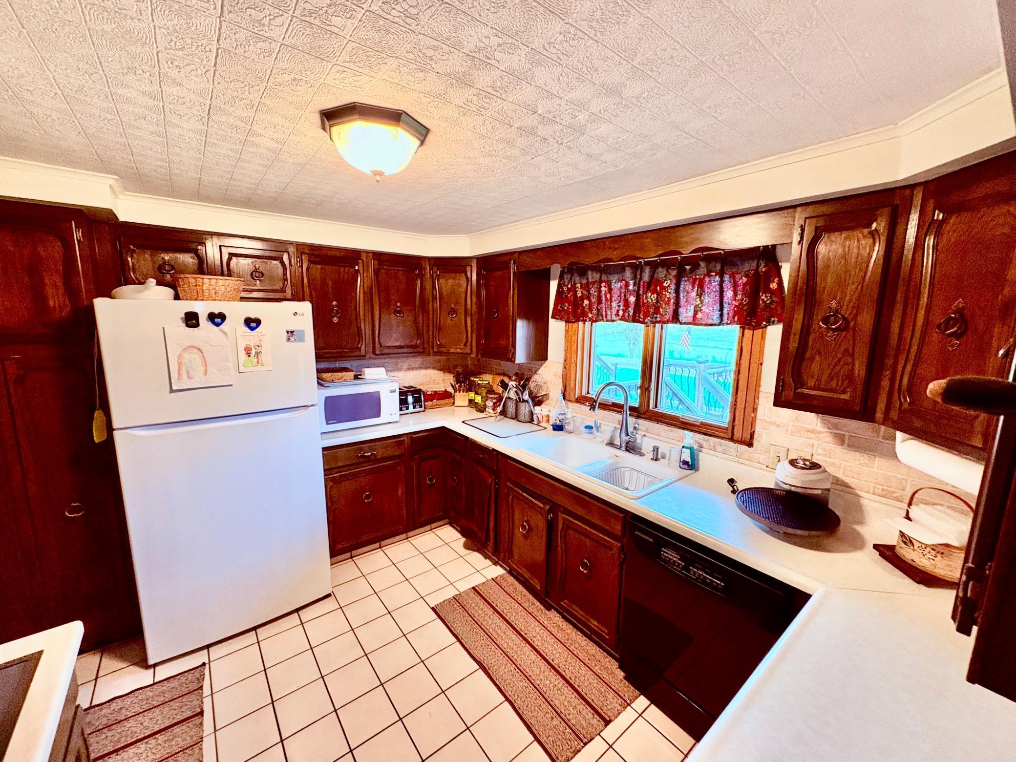 1974 single family home for sale at 1401 State Highway 11 SW in Baudette, MN — 4 bed, 3 bath (photo 22 of 50)