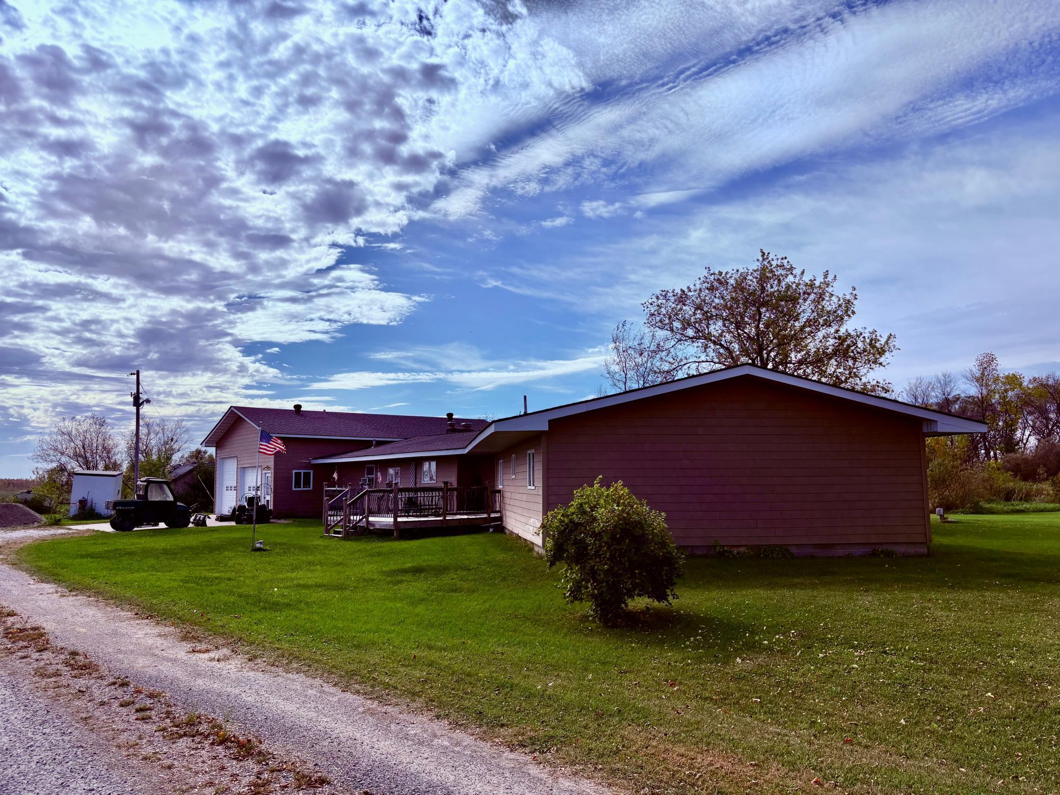 1974 single family home for sale at 1401 State Highway 11 SW in Baudette, MN — 4 bed, 3 bath (photo 4 of 50)