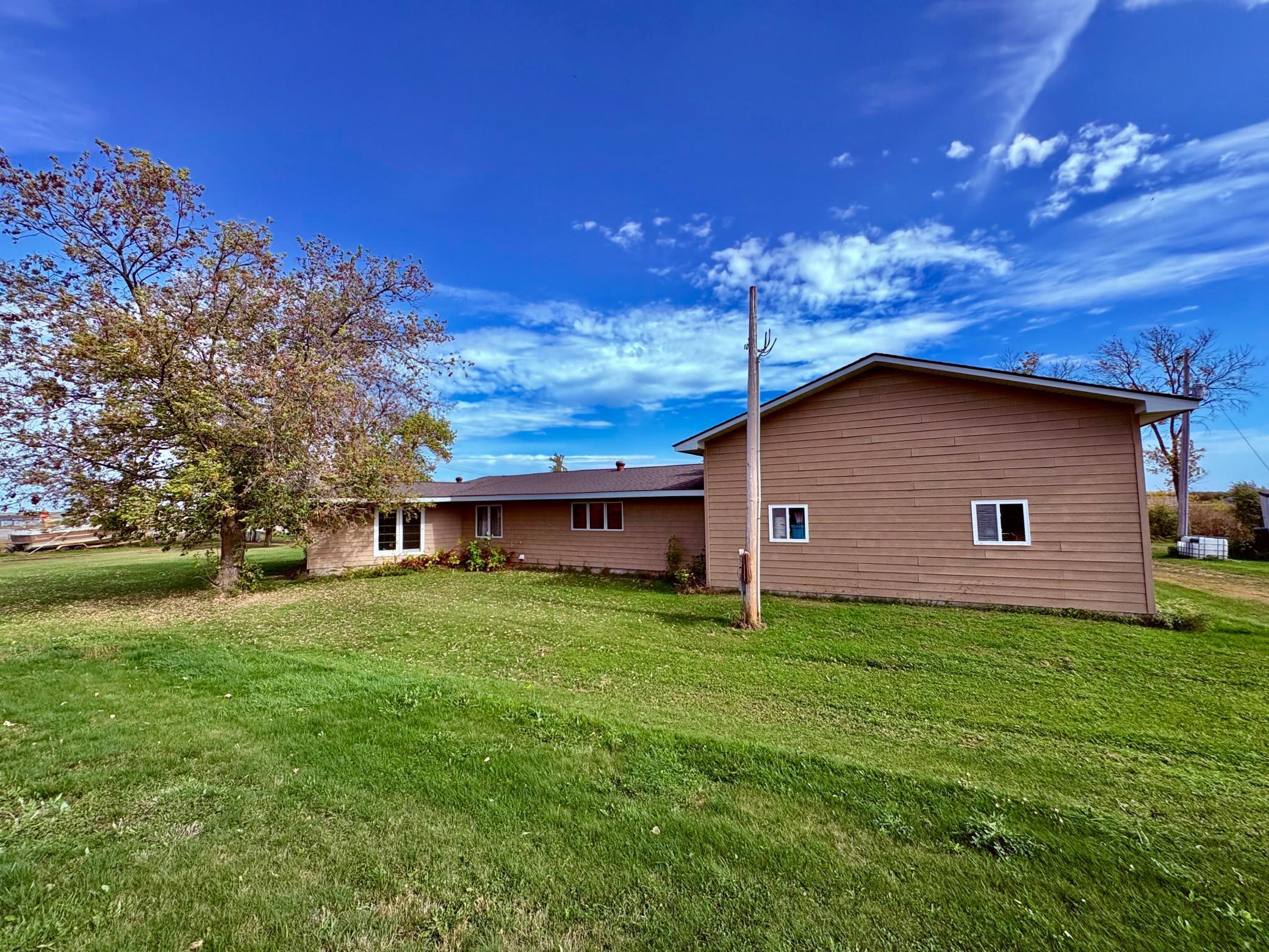 1974 single family home for sale at 1401 State Highway 11 SW in Baudette, MN — 4 bed, 3 bath (photo 5 of 50)