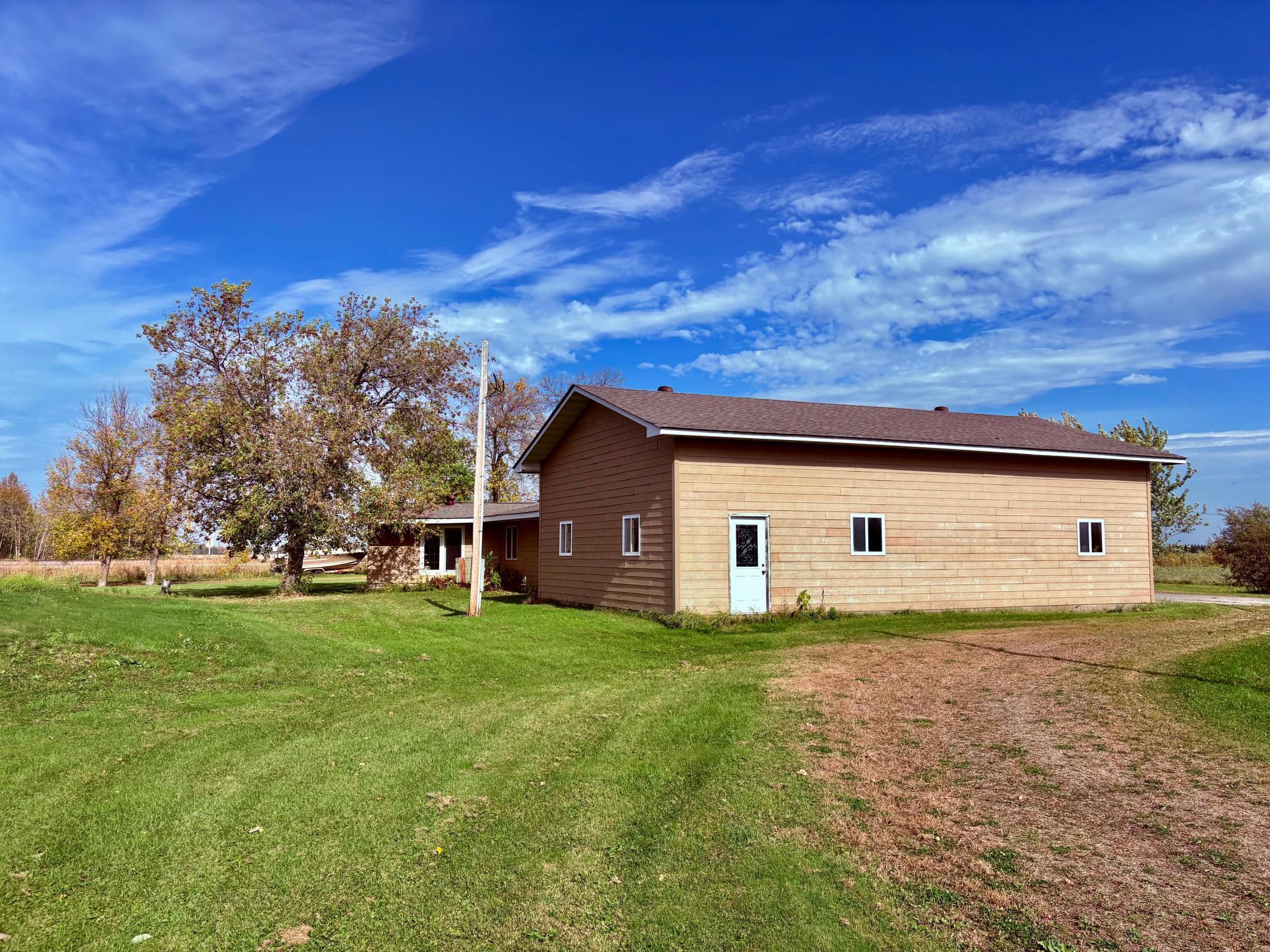 1974 single family home for sale at 1401 State Highway 11 SW in Baudette, MN — 4 bed, 3 bath (photo 6 of 50)