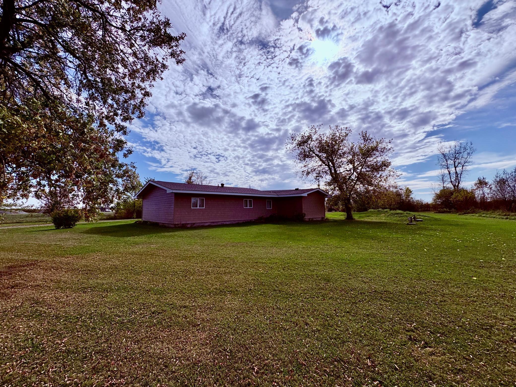 1974 single family home for sale at 1401 State Highway 11 SW in Baudette, MN — 4 bed, 3 bath (photo 7 of 50)