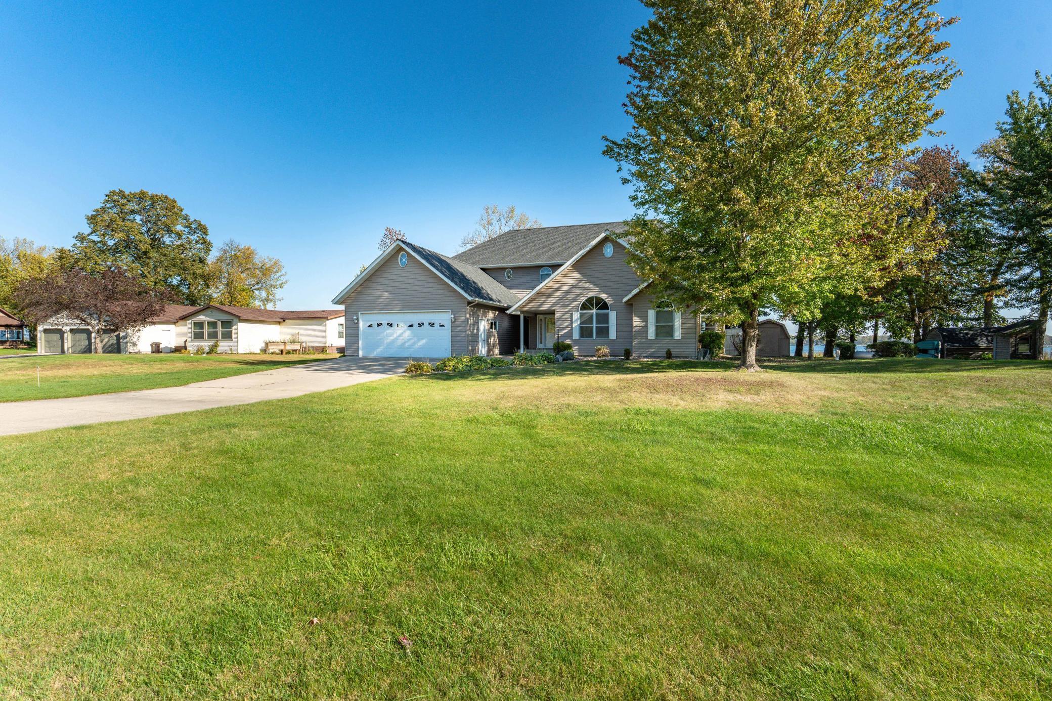 2001 single family home for sale at 42221 Ukkelberg Drive in Clitherall, MN — 6 bed, 4 bath (photo 3 of 107)