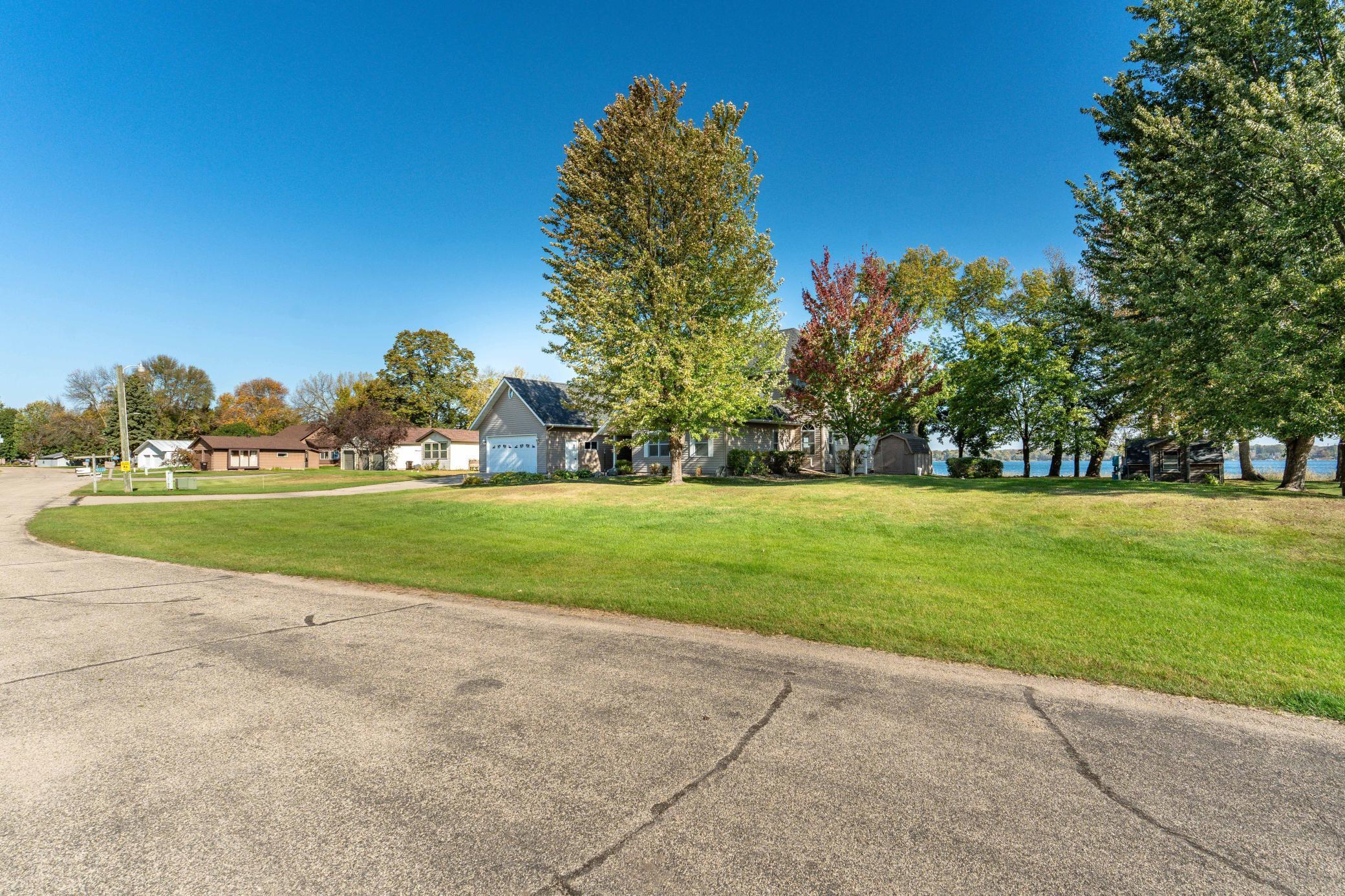 2001 single family home for sale at 42221 Ukkelberg Drive in Clitherall, MN — 6 bed, 4 bath (photo 4 of 107)