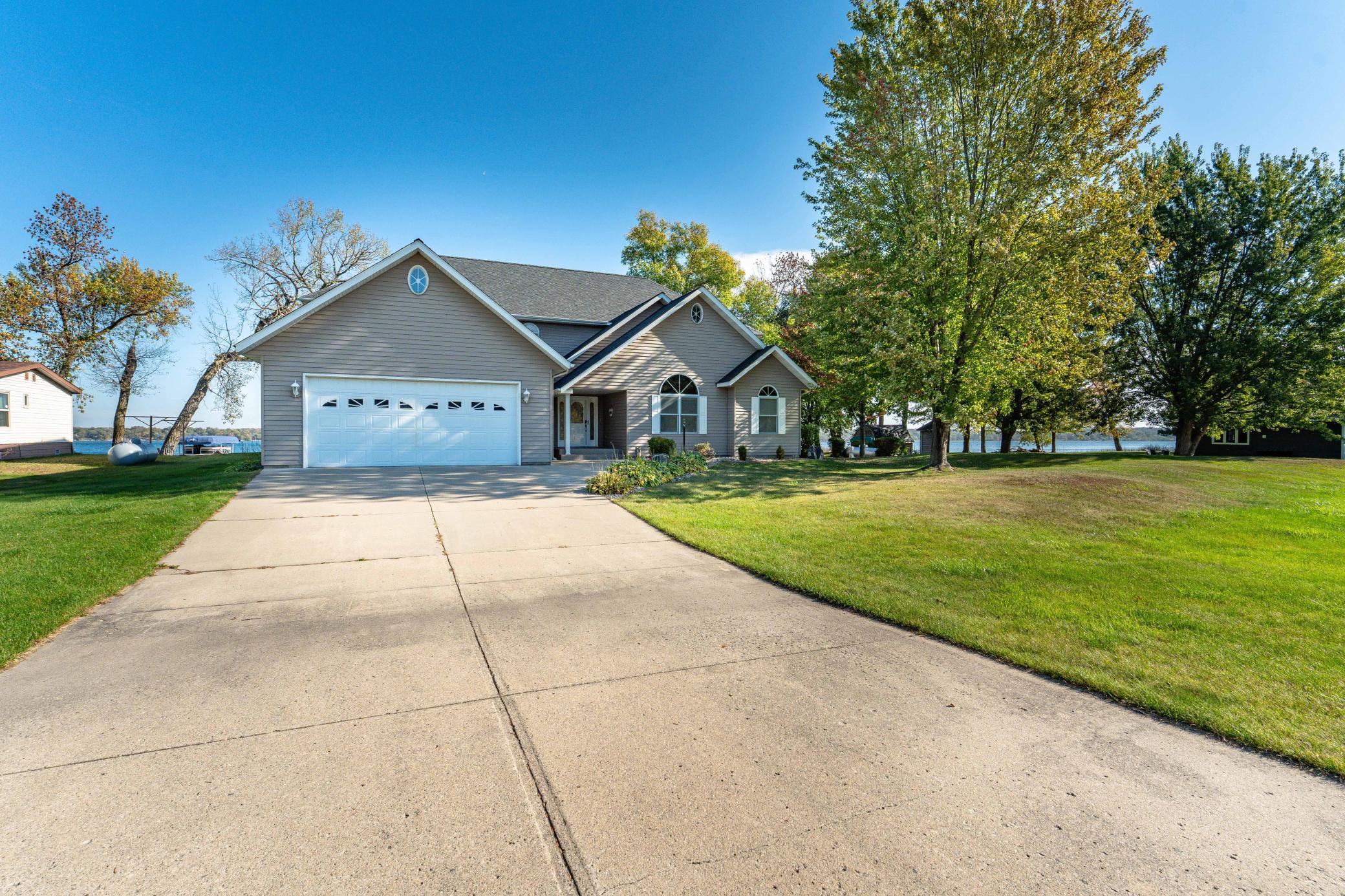 2001 single family home for sale at 42221 Ukkelberg Drive in Clitherall, MN — 6 bed, 4 bath (photo 5 of 107)