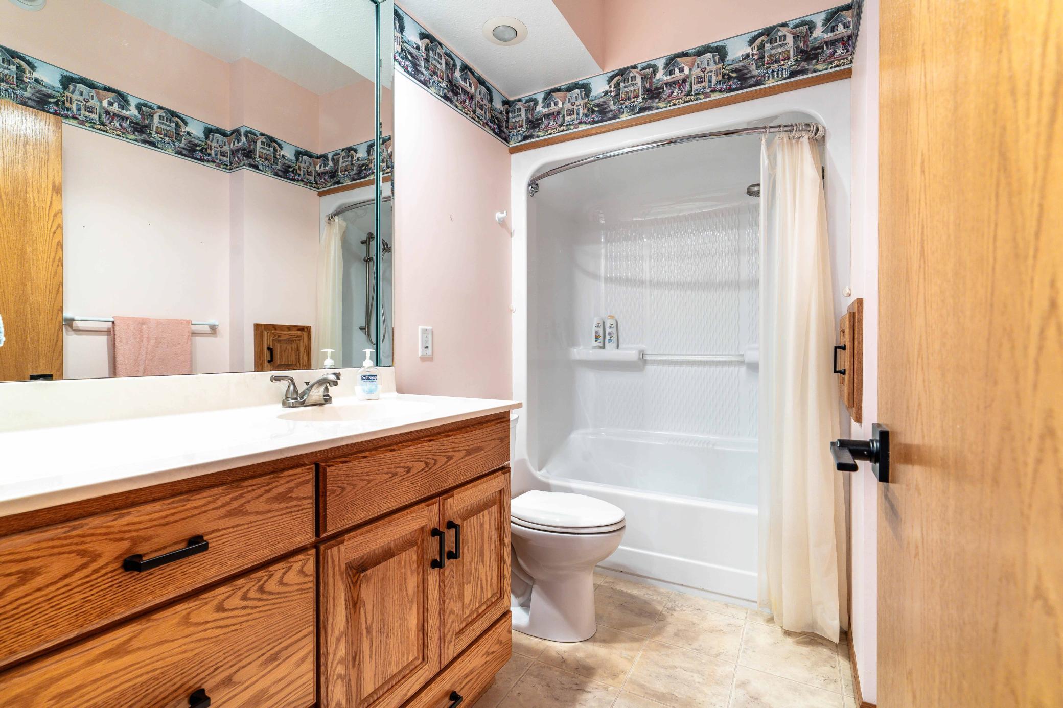 2001 single family home for sale at 42221 Ukkelberg Drive in Clitherall, MN — 6 bed, 4 bath (photo 74 of 107)