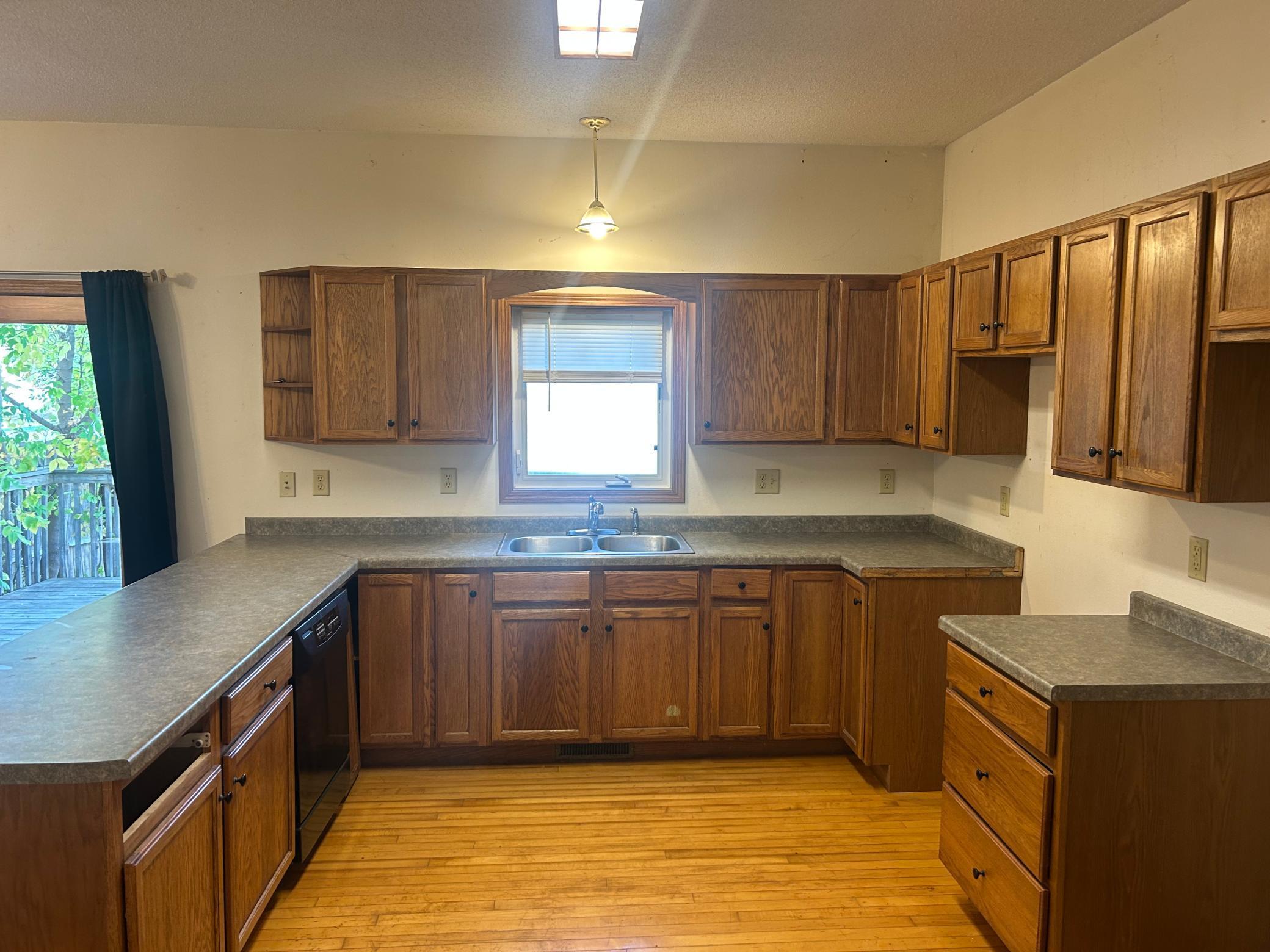 1900 single family home for sale at 408 Main Avenue N in Thief River Falls, MN — 2 bed, 2 bath (photo 17 of 54)