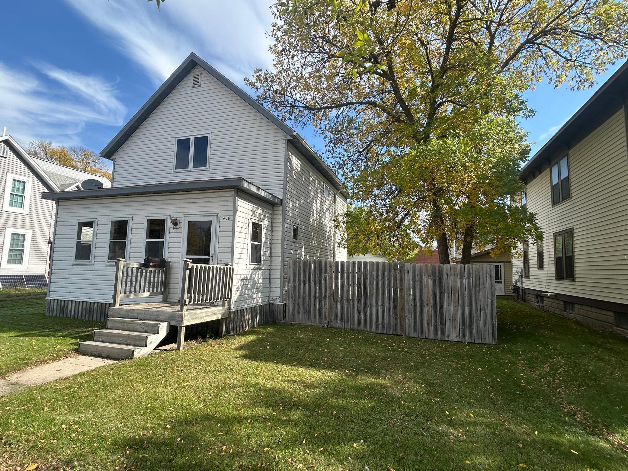 1900 single family home for sale at 408 Main Avenue N in Thief River Falls, MN — 2 bed, 2 bath (photo 3 of 54)
