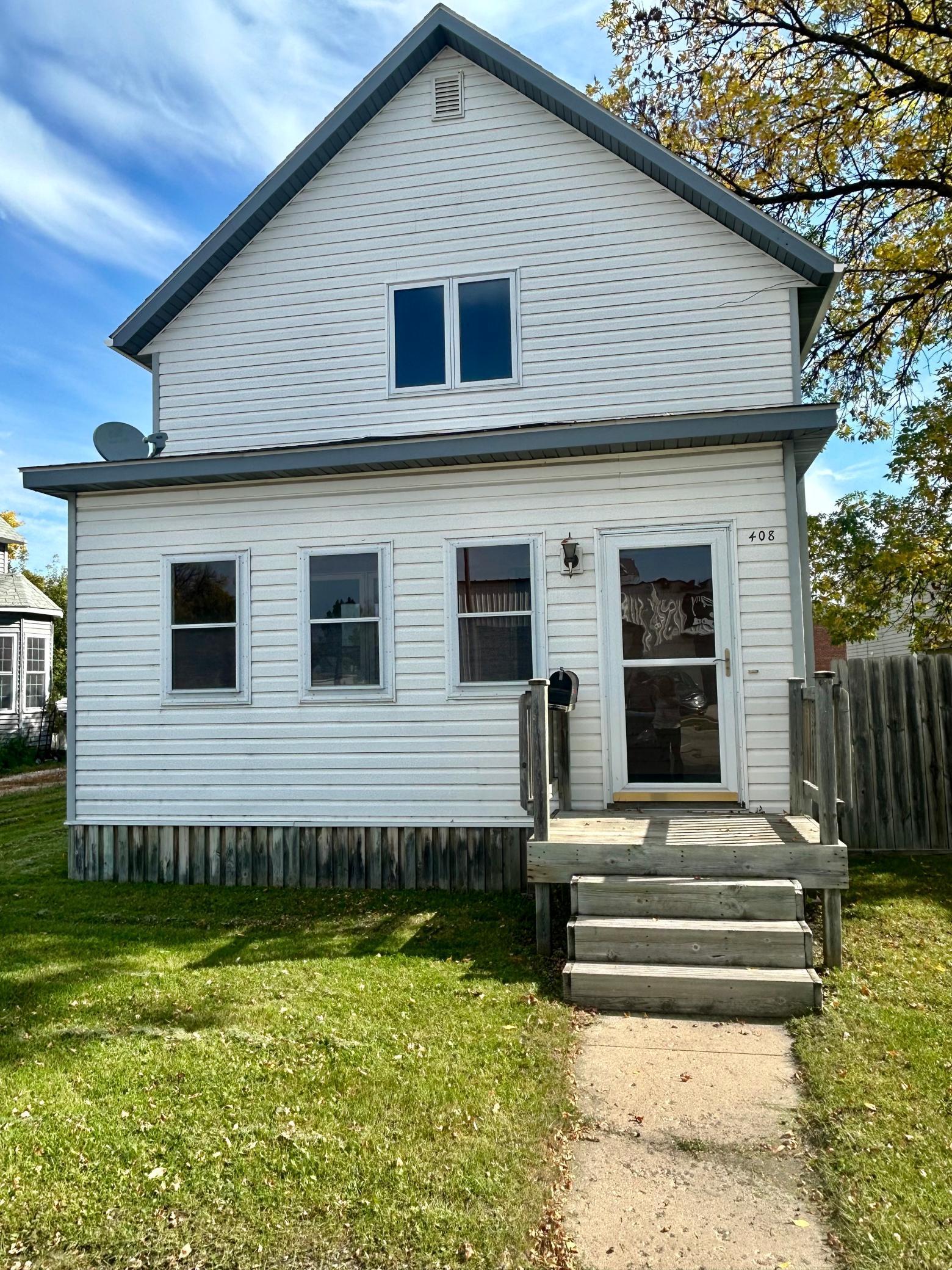 1900 single family home for sale at 408 Main Avenue N in Thief River Falls, MN — 2 bed, 2 bath (photo 4 of 54)
