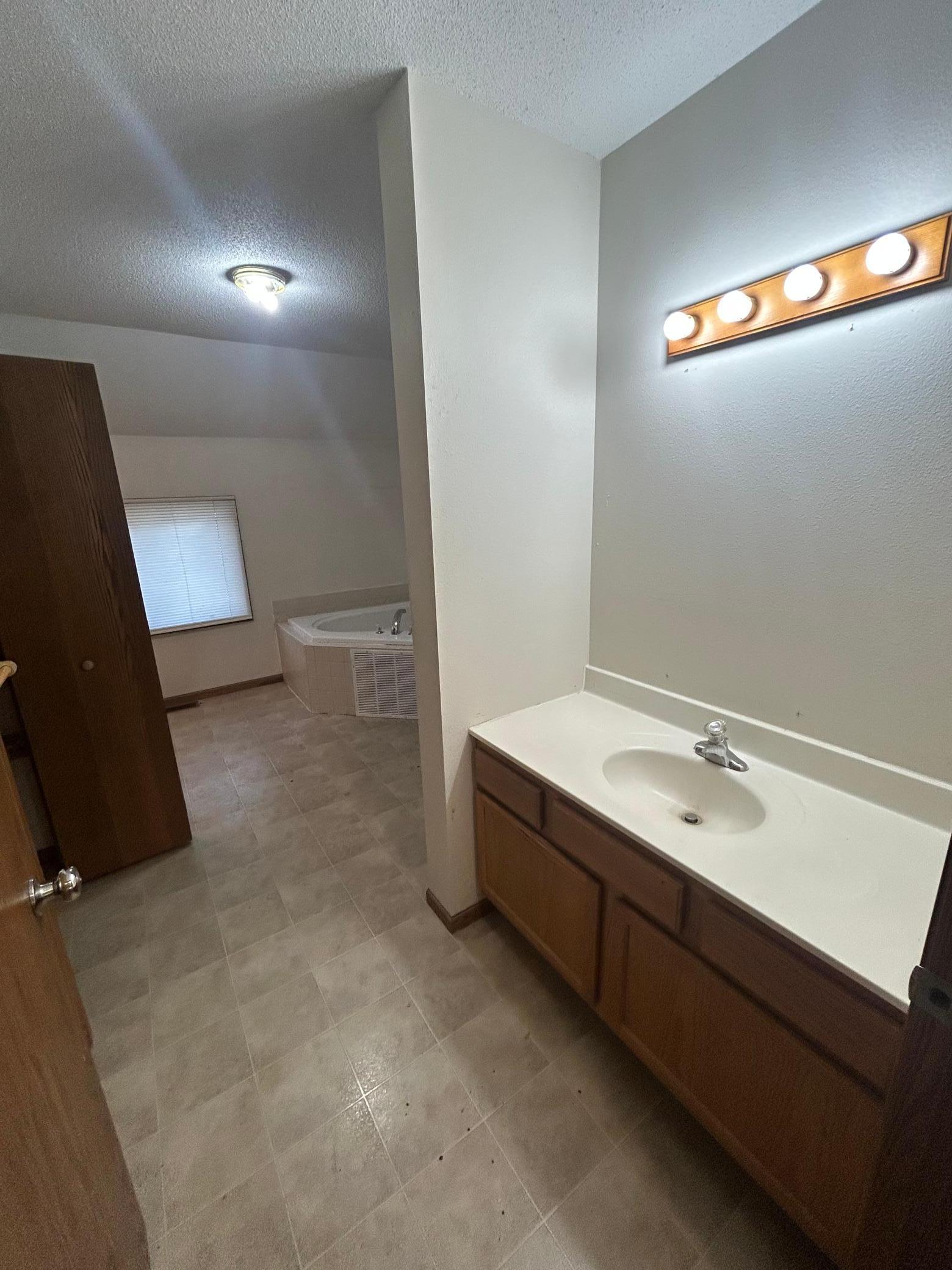 1900 single family home for sale at 408 Main Avenue N in Thief River Falls, MN — 2 bed, 2 bath (photo 31 of 54)