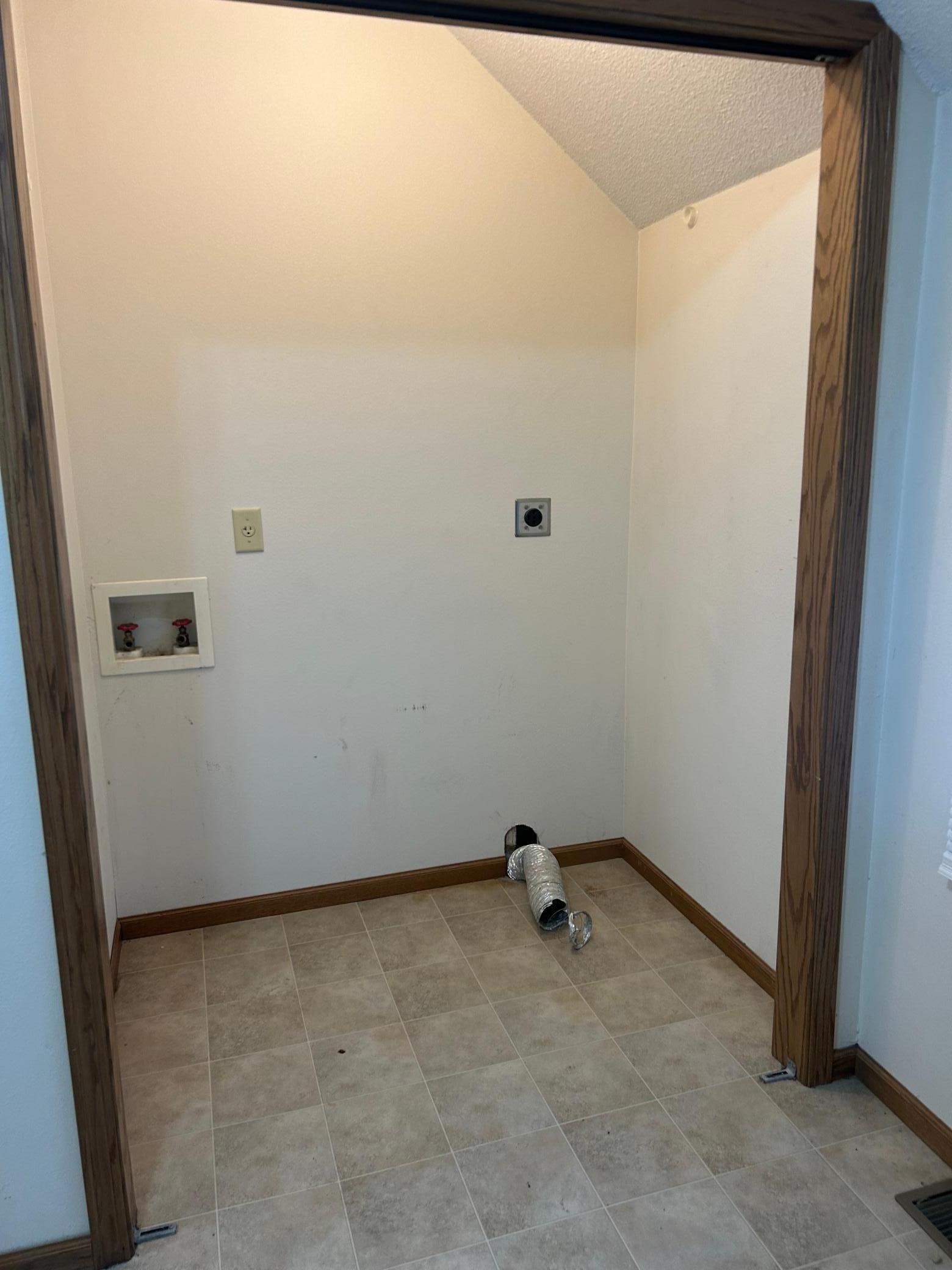 1900 single family home for sale at 408 Main Avenue N in Thief River Falls, MN — 2 bed, 2 bath (photo 33 of 54)