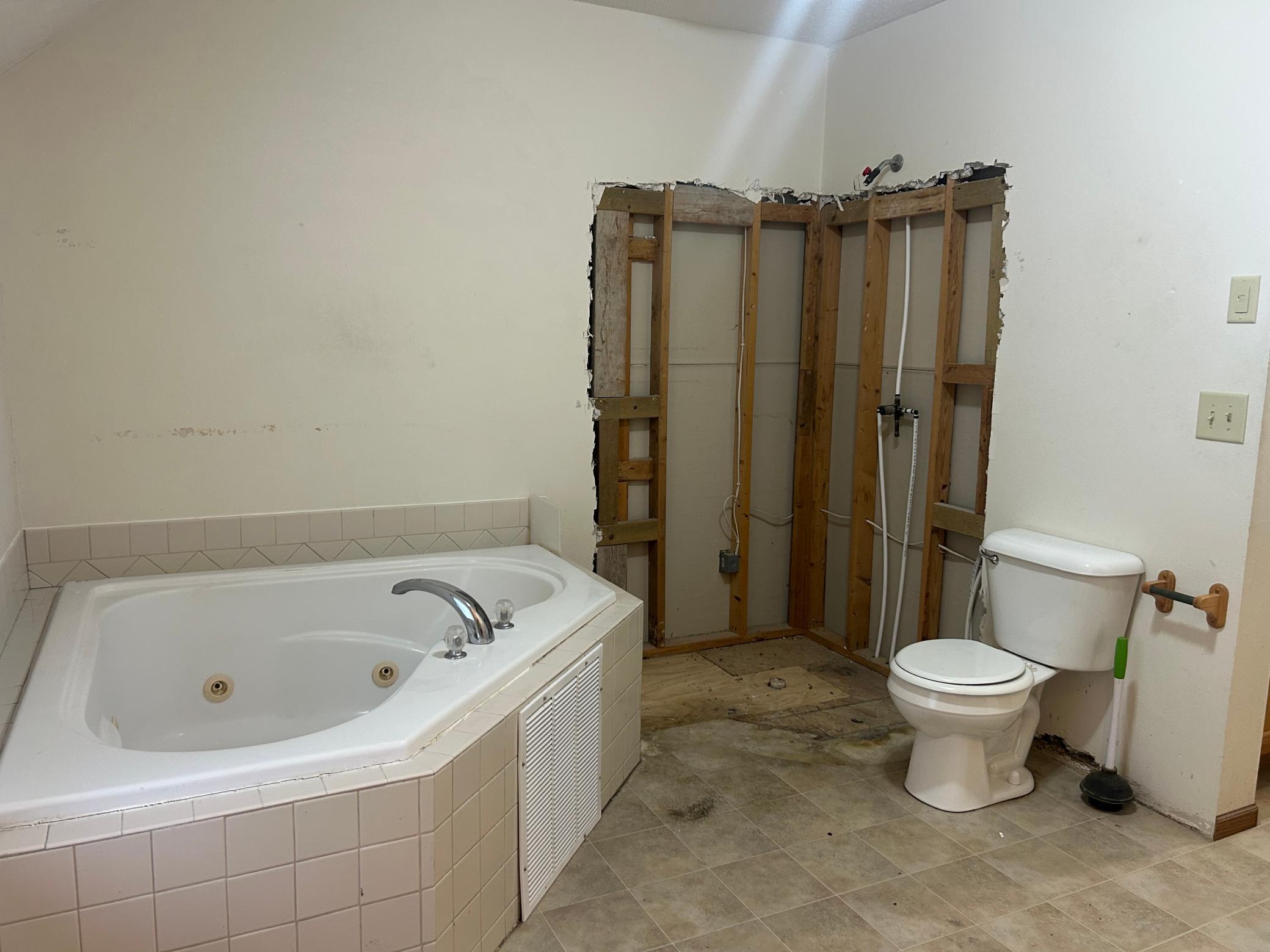 1900 single family home for sale at 408 Main Avenue N in Thief River Falls, MN — 2 bed, 2 bath (photo 34 of 54)