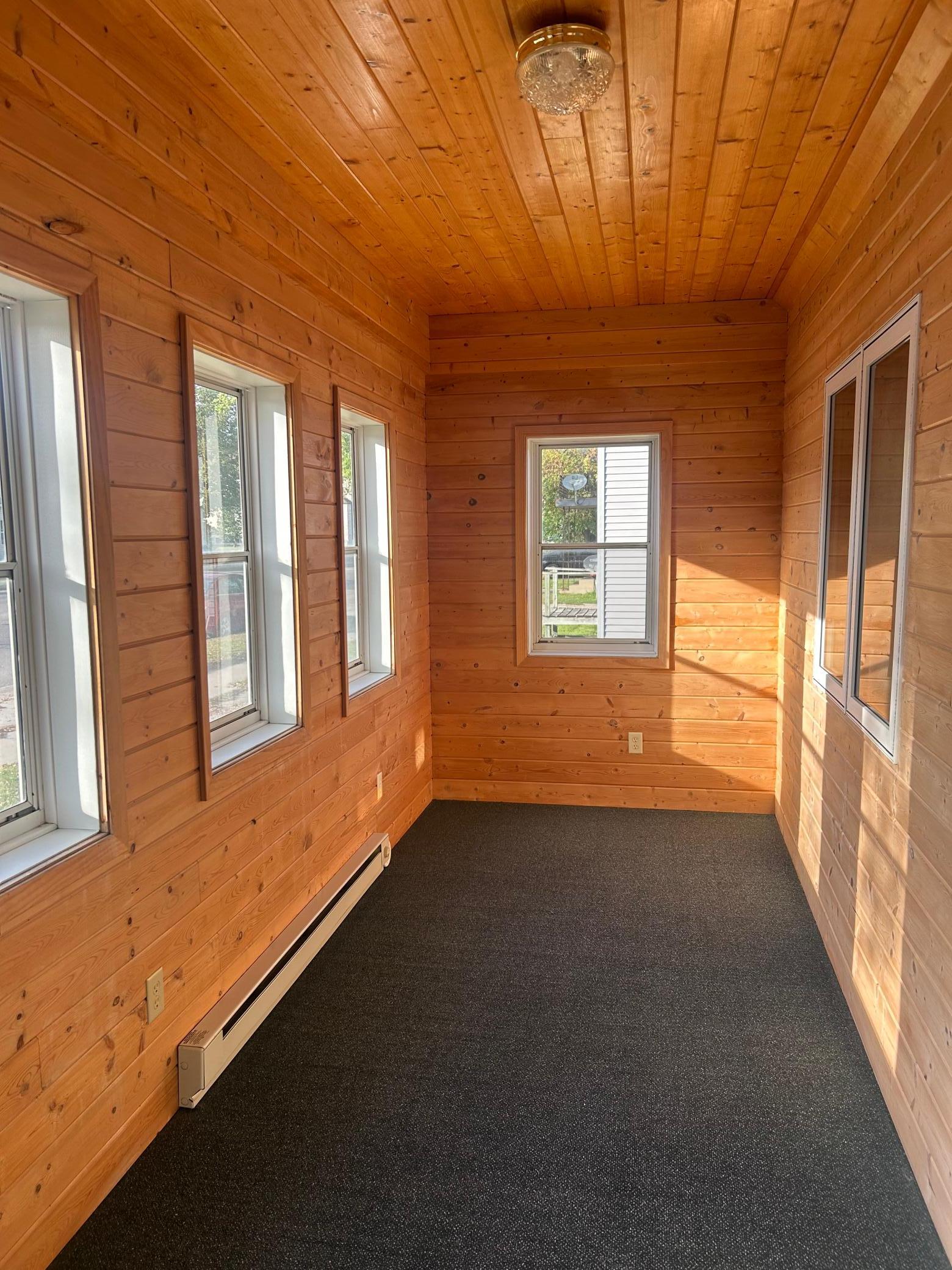 1900 single family home for sale at 408 Main Avenue N in Thief River Falls, MN — 2 bed, 2 bath (photo 5 of 54)