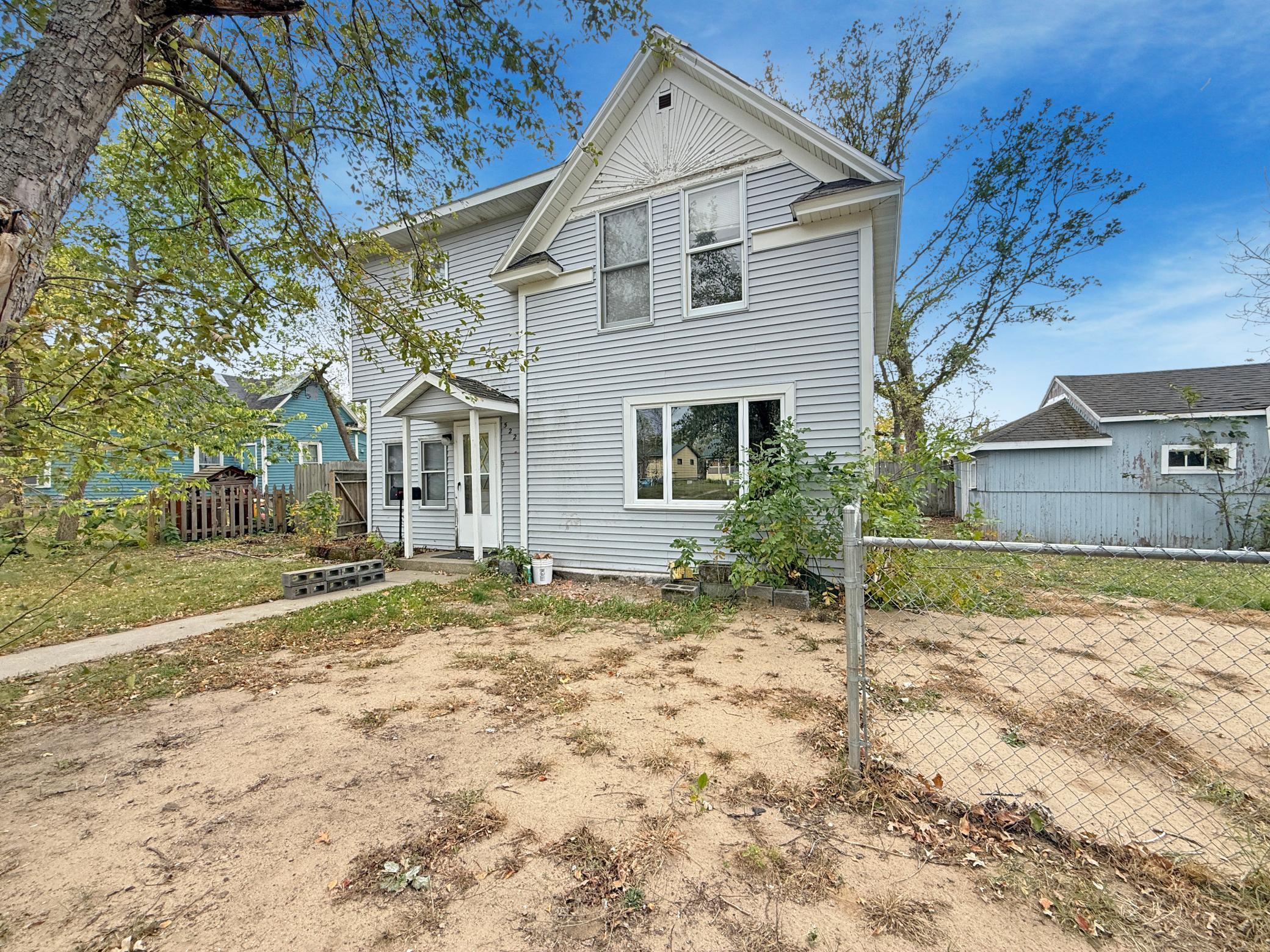 1910 single family home for sale at 522 9th Street NW in Bemidji, MN — 3 bed, 2 bath (photo 2 of 16)