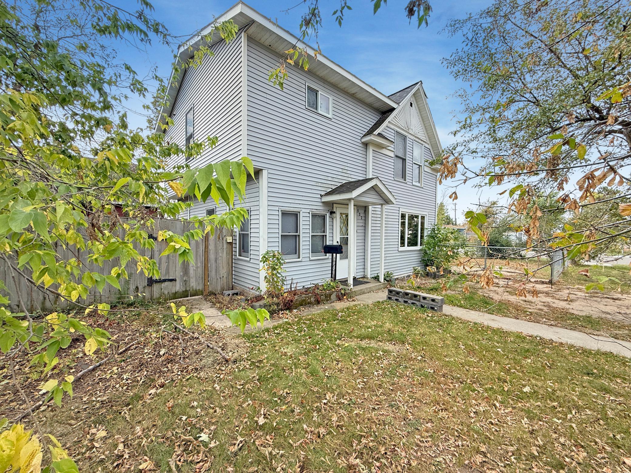 1910 single family home for sale at 522 9th Street NW in Bemidji, MN — 3 bed, 2 bath (photo 3 of 16)