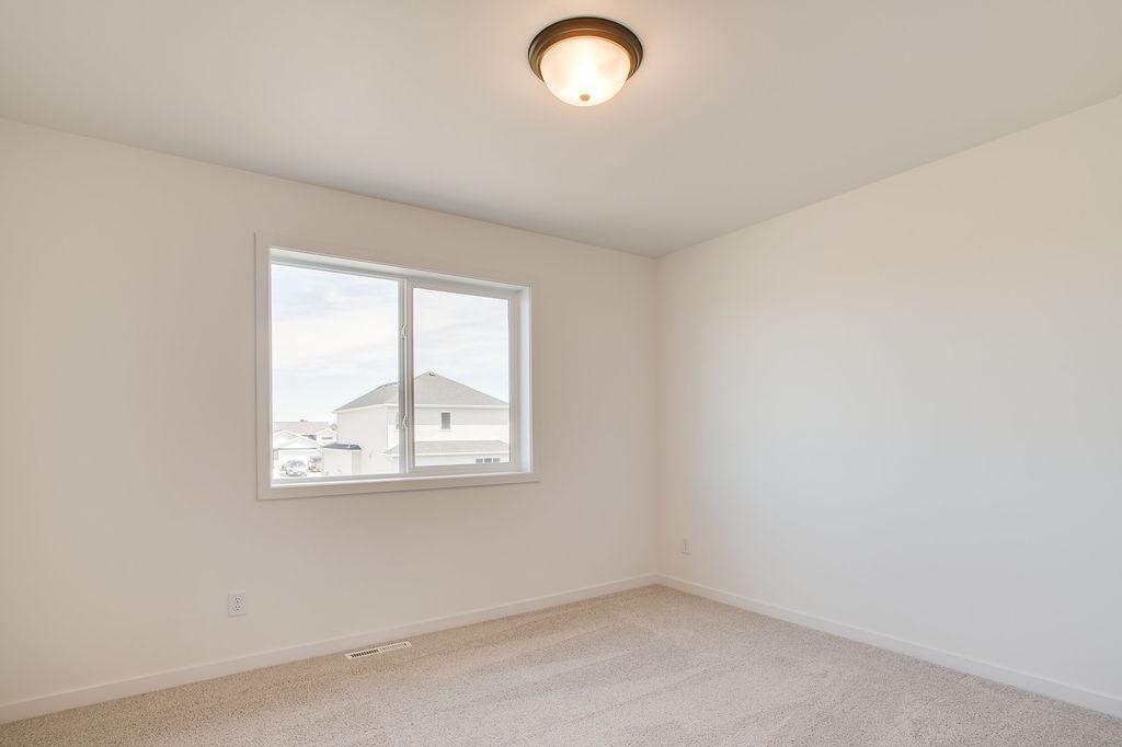 2025 single family home for sale at 2304 37 Avenue S in Moorhead, MN — 3 bed, 3 bath (photo 17 of 23)