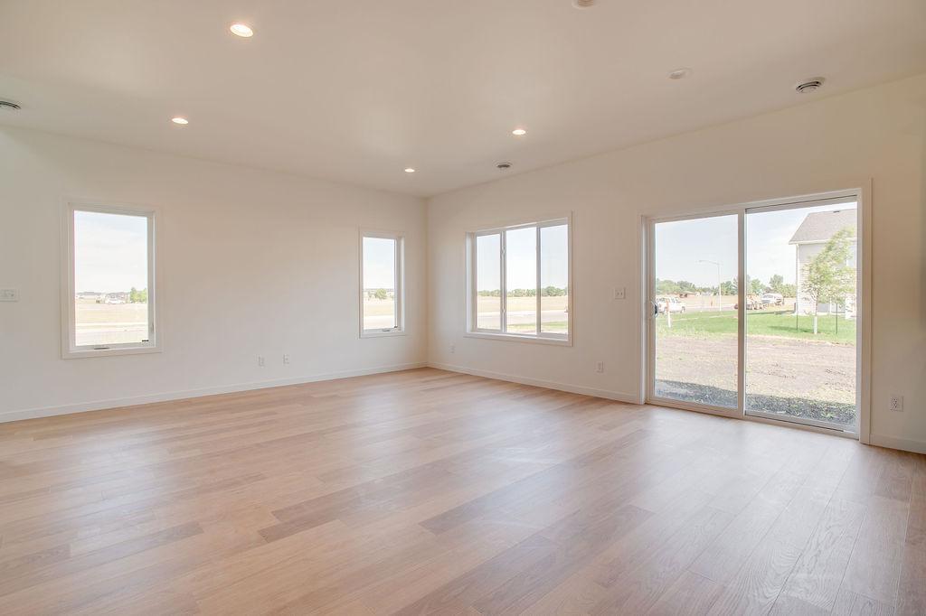 2025 single family home for sale at 2304 37 Avenue S in Moorhead, MN — 3 bed, 3 bath (photo 5 of 23)