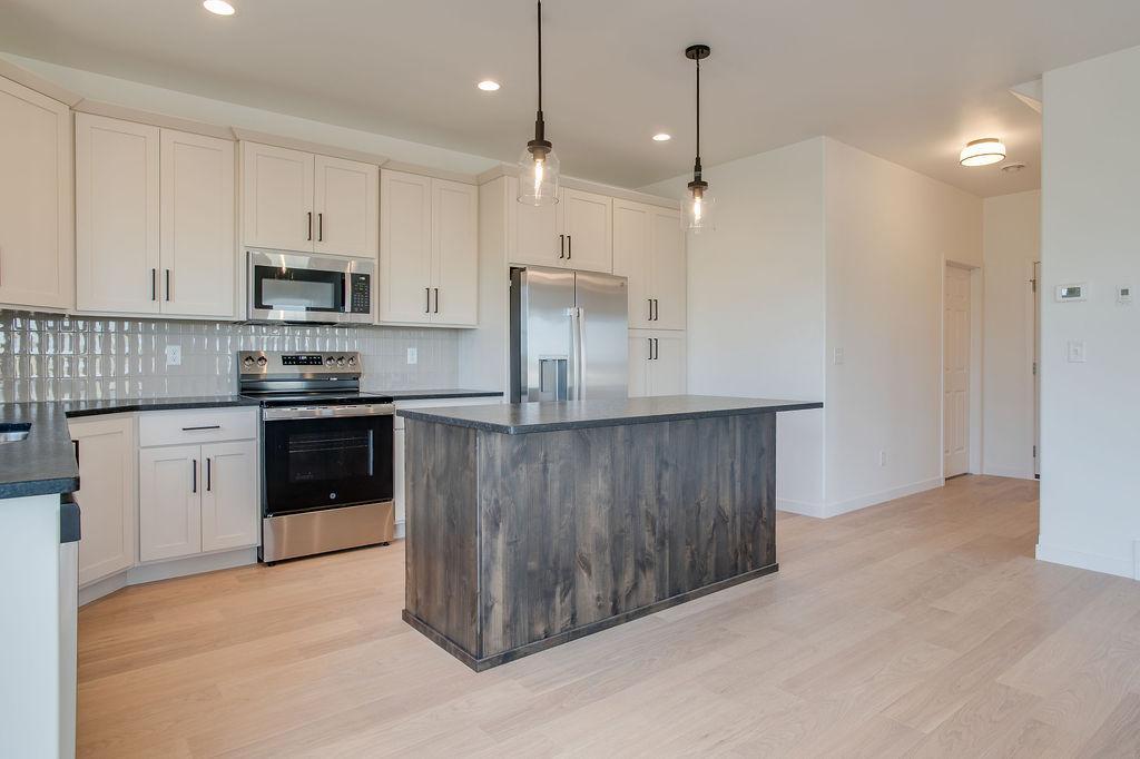2025 single family home for sale at 2304 37 Avenue S in Moorhead, MN — 3 bed, 3 bath (photo 6 of 23)