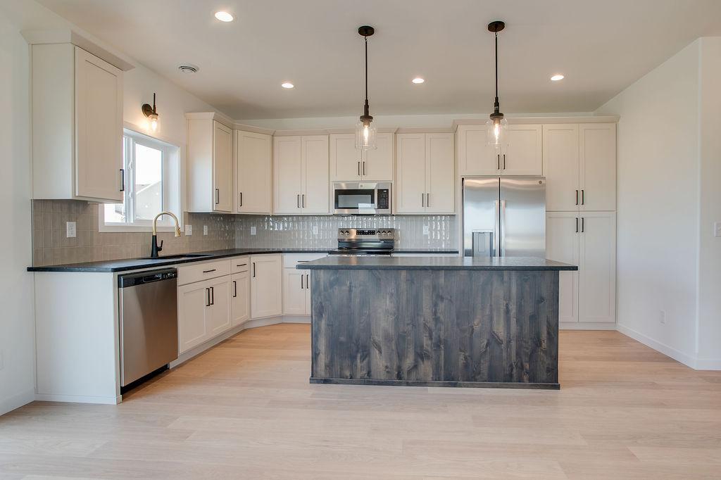 2025 single family home for sale at 2304 37 Avenue S in Moorhead, MN — 3 bed, 3 bath (photo 7 of 23)