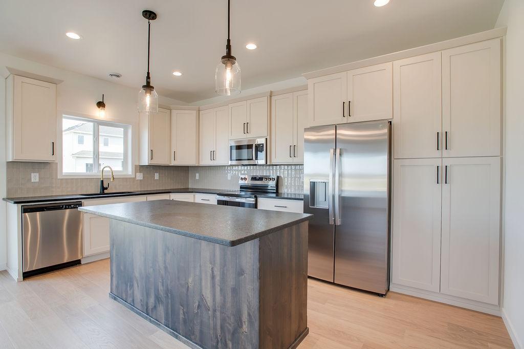 2025 single family home for sale at 2304 37 Avenue S in Moorhead, MN — 3 bed, 3 bath (photo 8 of 23)