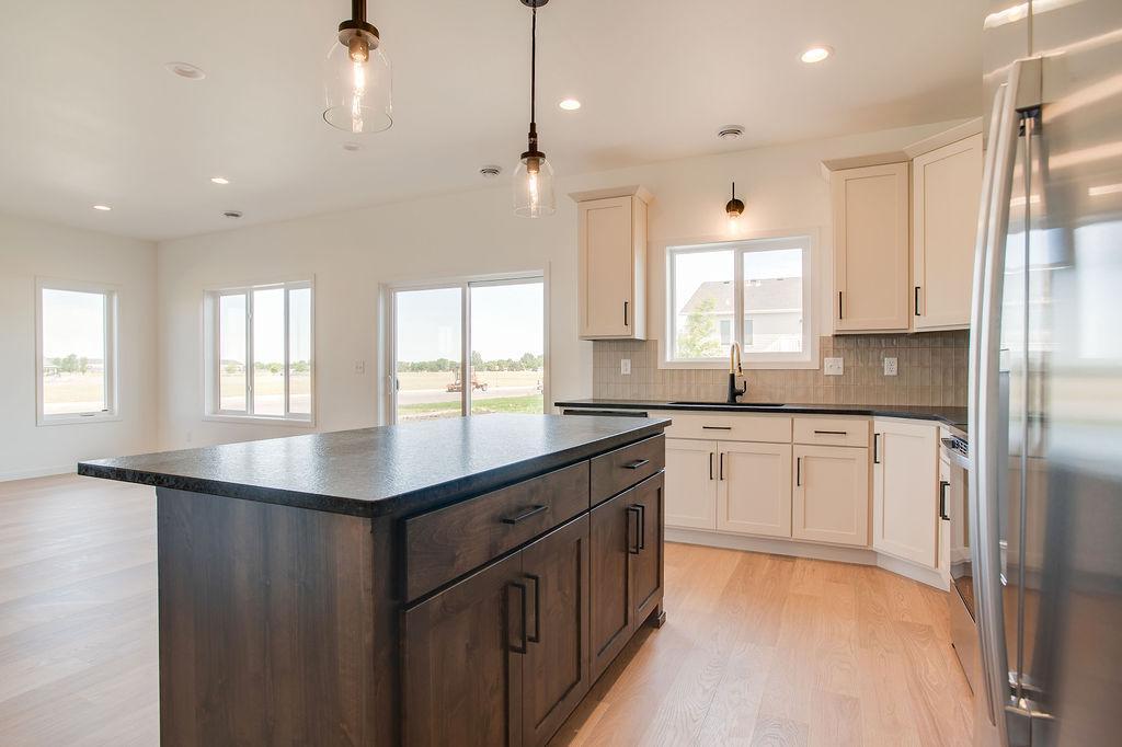 2025 single family home for sale at 2304 37 Avenue S in Moorhead, MN — 3 bed, 3 bath (photo 9 of 23)