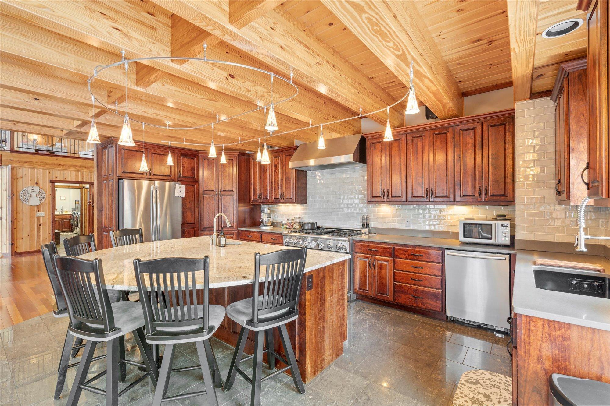 2002 single family home for sale at 10422 Ossawinnamakee Road in Pequot Lakes, MN — 3 bed, 5 bath (photo 11 of 66)