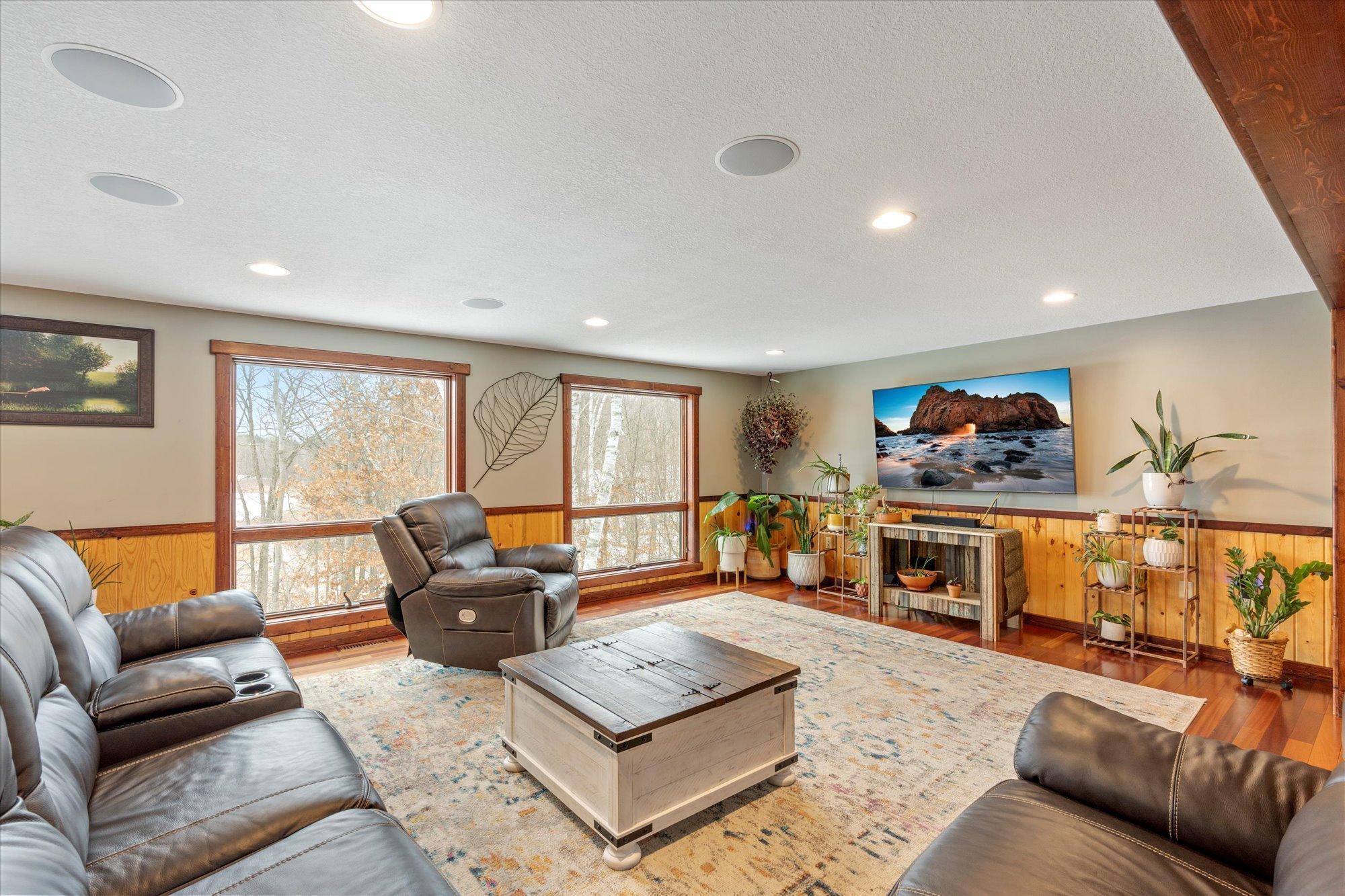 2002 single family home for sale at 10422 Ossawinnamakee Road in Pequot Lakes, MN — 3 bed, 5 bath (photo 19 of 66)