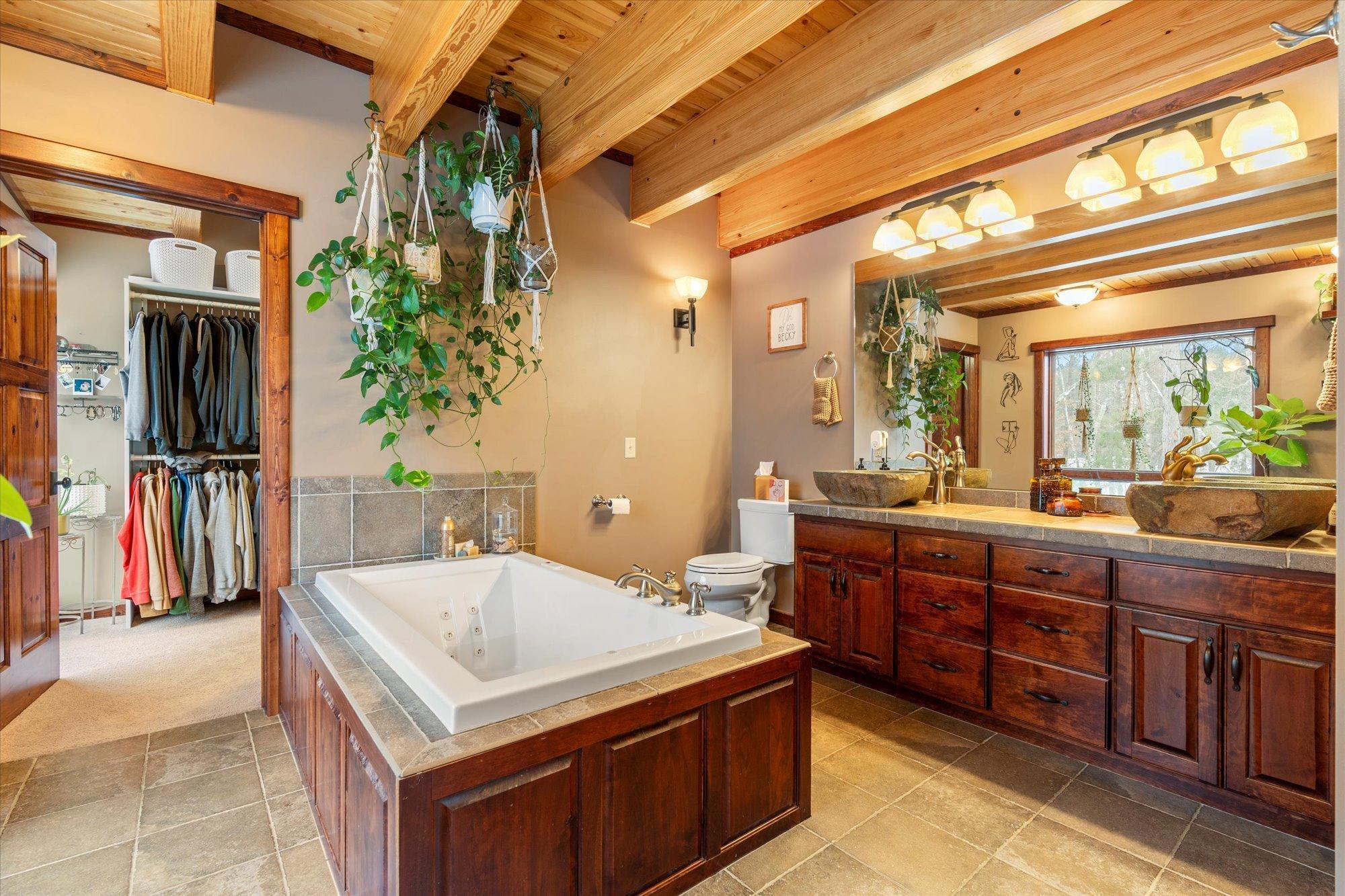 2002 single family home for sale at 10422 Ossawinnamakee Road in Pequot Lakes, MN — 3 bed, 5 bath (photo 24 of 66)