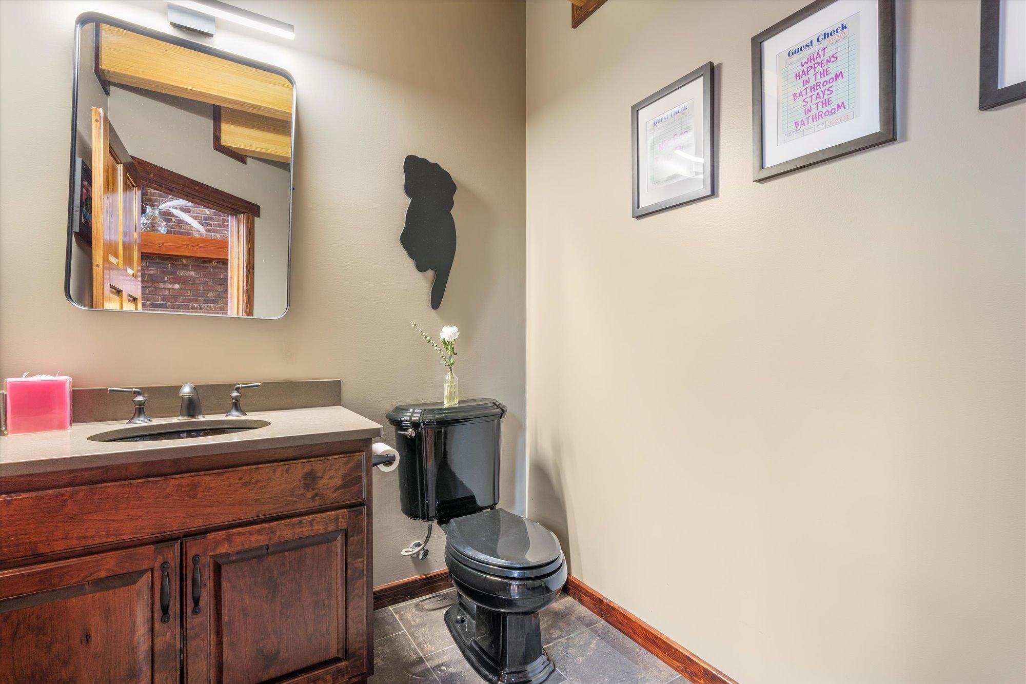 2002 single family home for sale at 10422 Ossawinnamakee Road in Pequot Lakes, MN — 3 bed, 5 bath (photo 27 of 66)