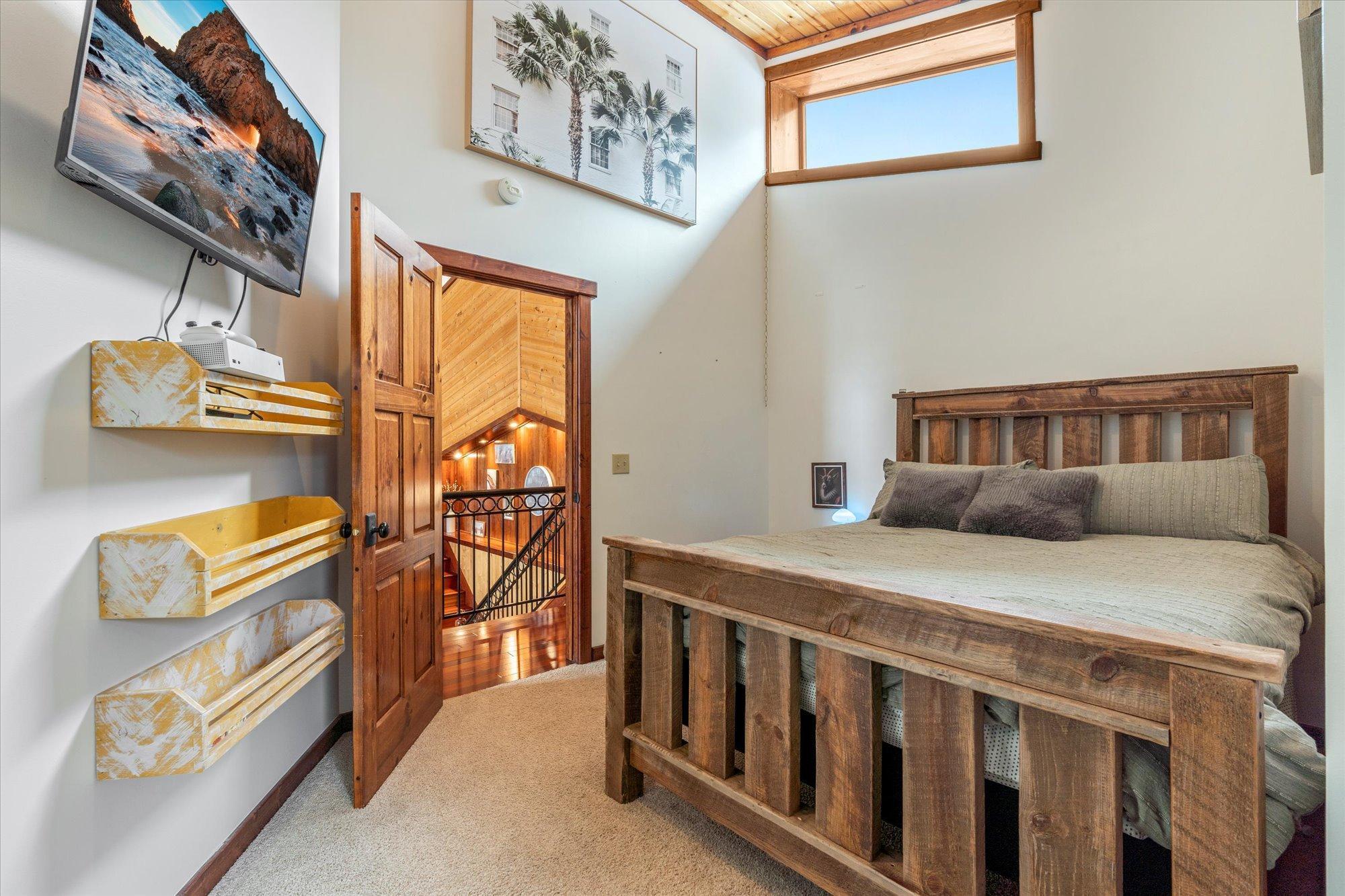 2002 single family home for sale at 10422 Ossawinnamakee Road in Pequot Lakes, MN — 3 bed, 5 bath (photo 30 of 66)