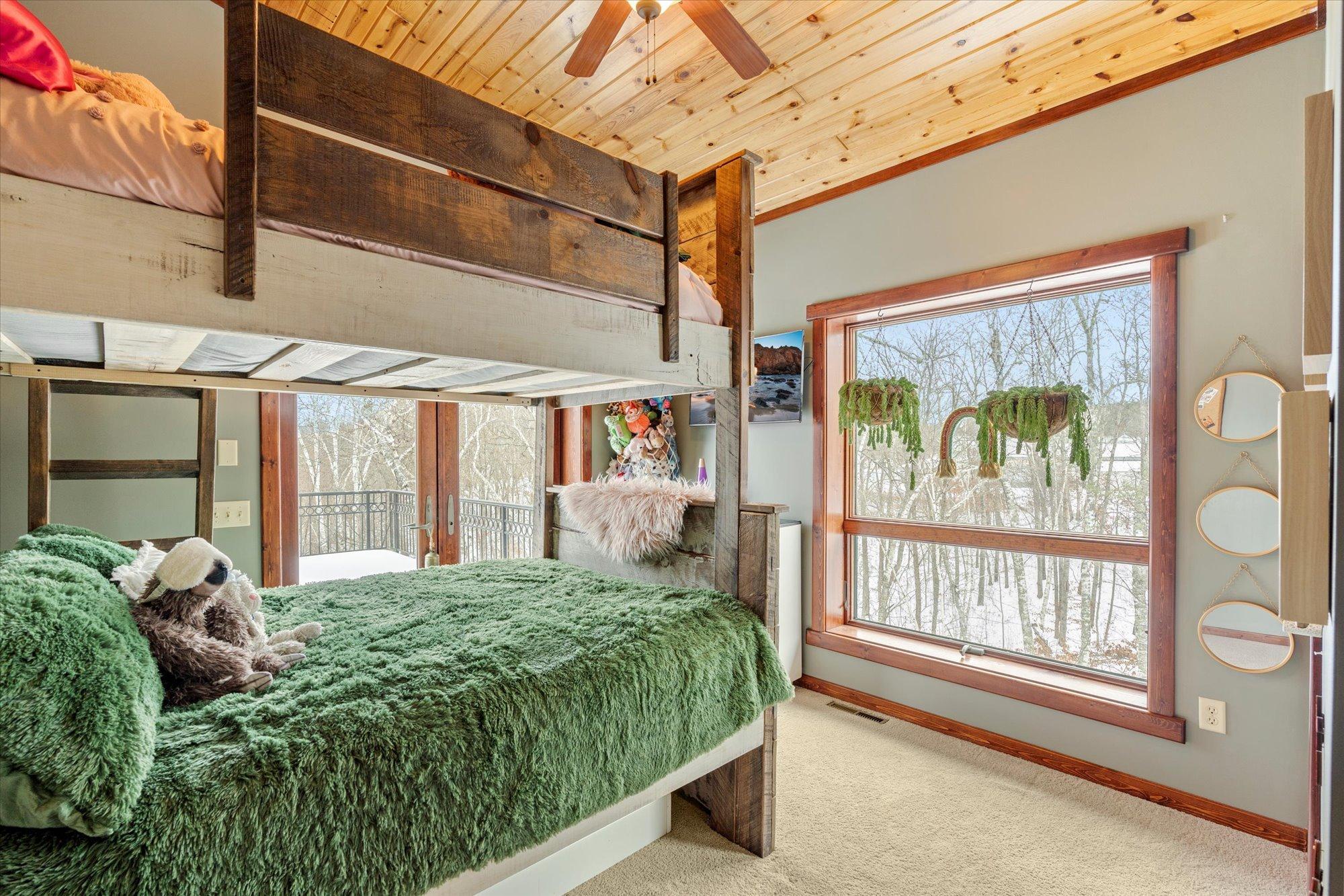 2002 single family home for sale at 10422 Ossawinnamakee Road in Pequot Lakes, MN — 3 bed, 5 bath (photo 36 of 66)