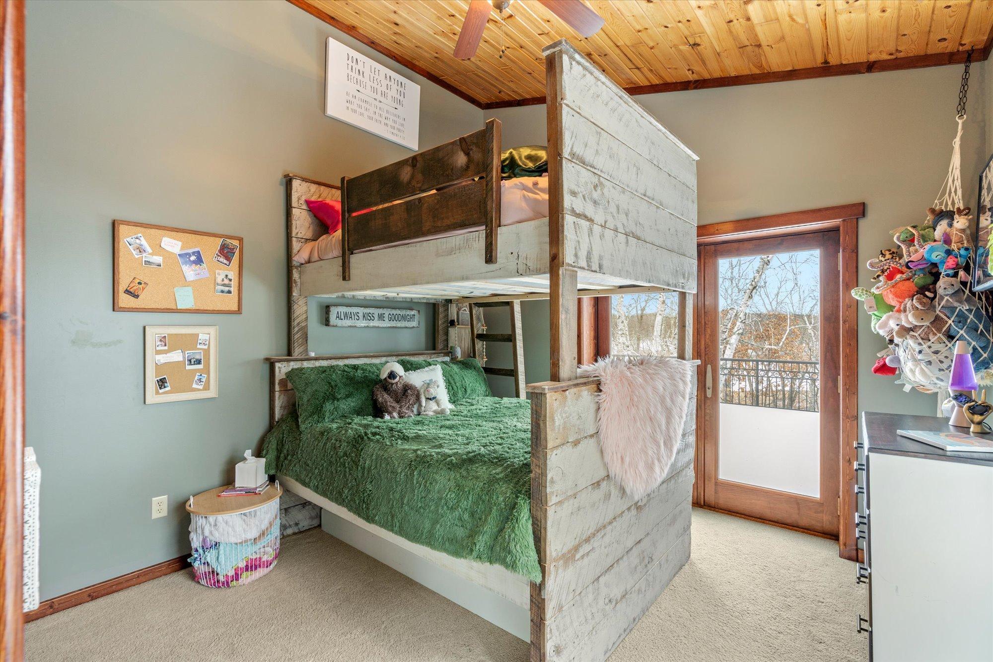 2002 single family home for sale at 10422 Ossawinnamakee Road in Pequot Lakes, MN — 3 bed, 5 bath (photo 37 of 66)